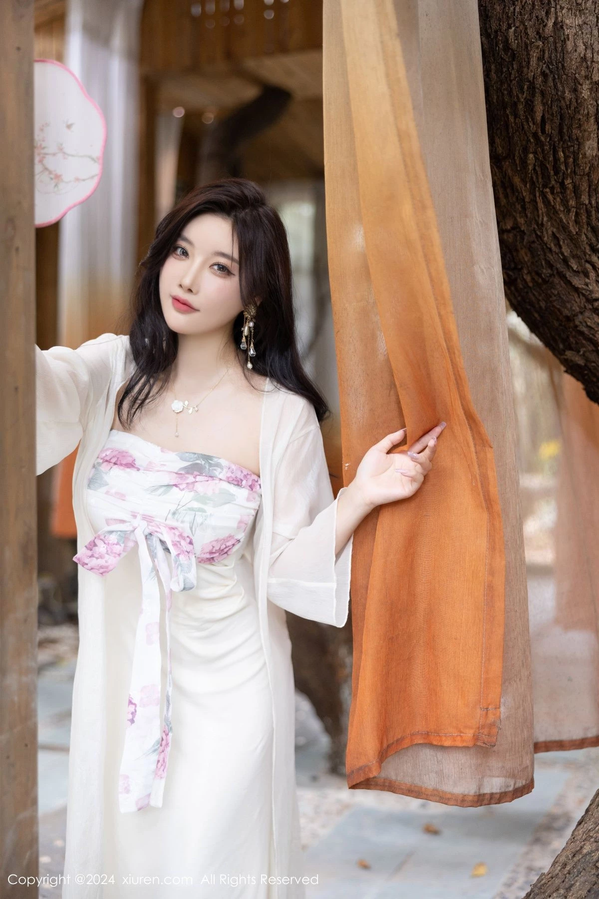 女神杨晨晨Yome性感浅色连衣裙配开档肉丝秀完美身材诱惑写真80P-第1章-图片1