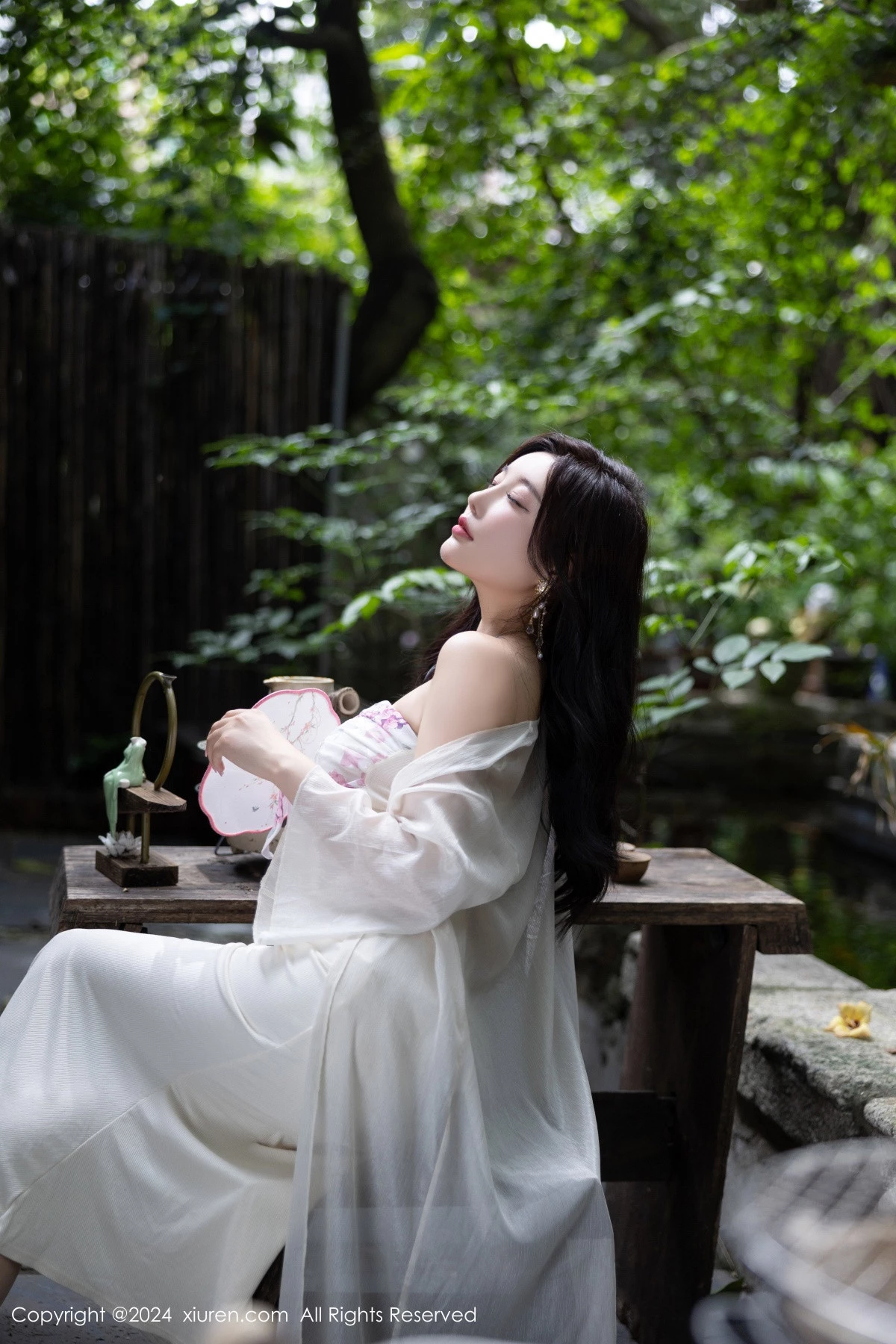 女神杨晨晨Yome性感浅色连衣裙配开档肉丝秀完美身材诱惑写真80P-第1章-图片3