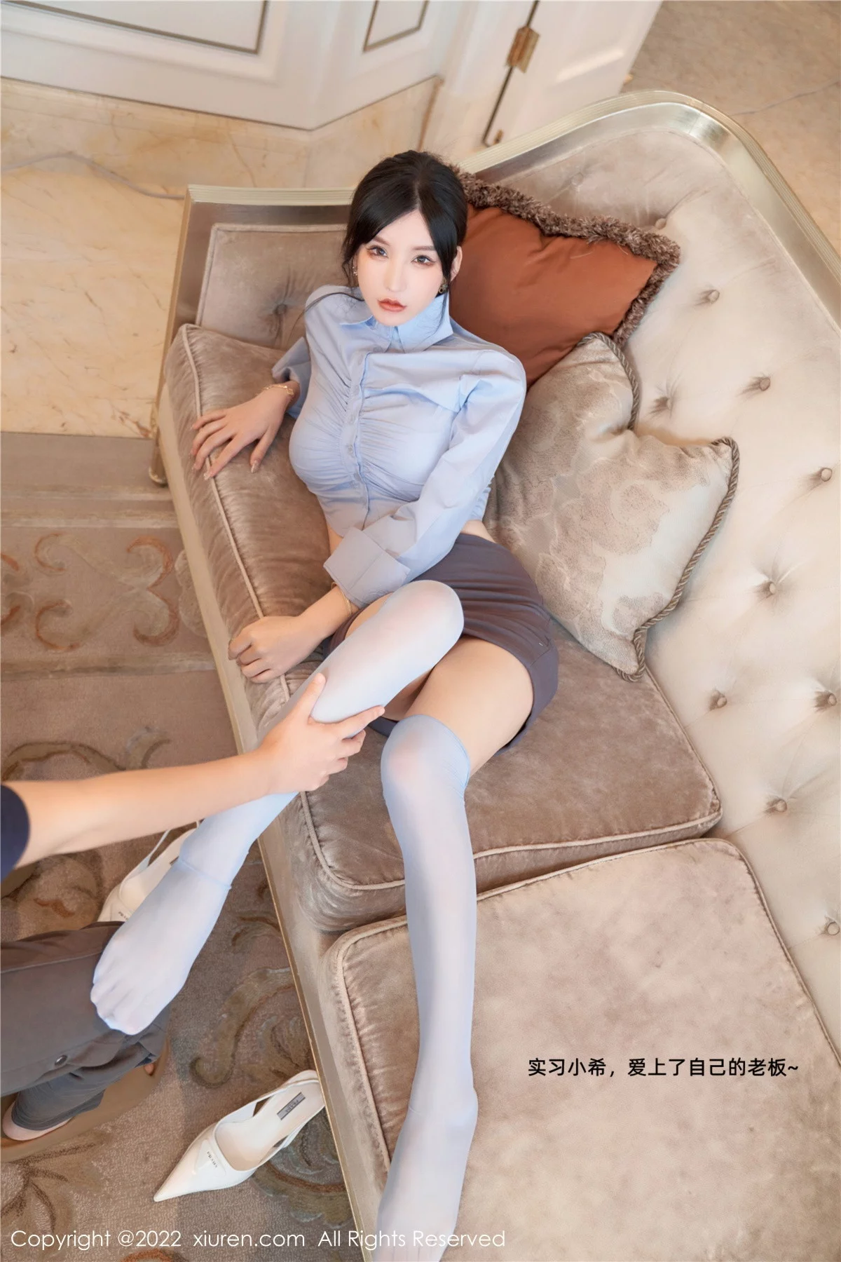 女神周于希Sally性感衬衫配灰短裙露蕾丝内衣配超薄肉丝诱惑写真90P-第1章-图片1