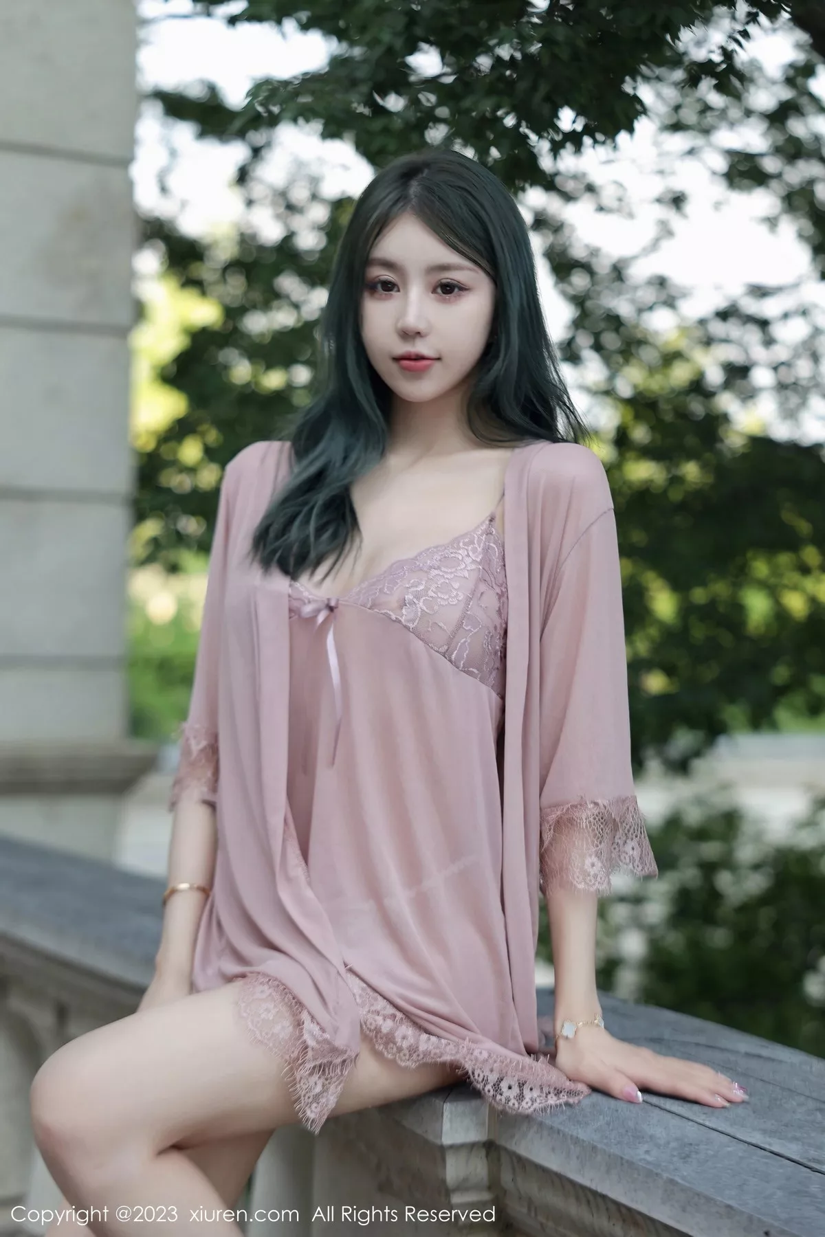 模特tina_甜仔浴缸场景咖啡色蕾丝睡裙湿身秀凹凸身材诱惑写真64P-第1章-图片1