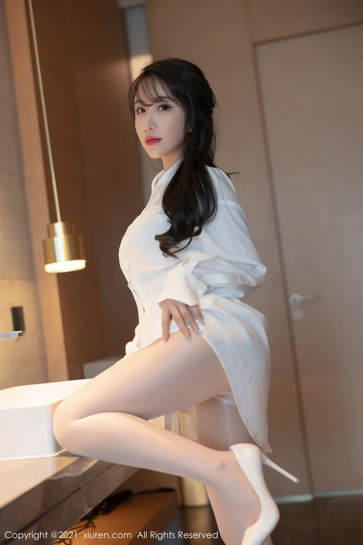 女神Cherry绯月樱深圳旅拍白衬衣配肉丝裤袜秀丰满身材诱惑写真77P-第1章-图片2