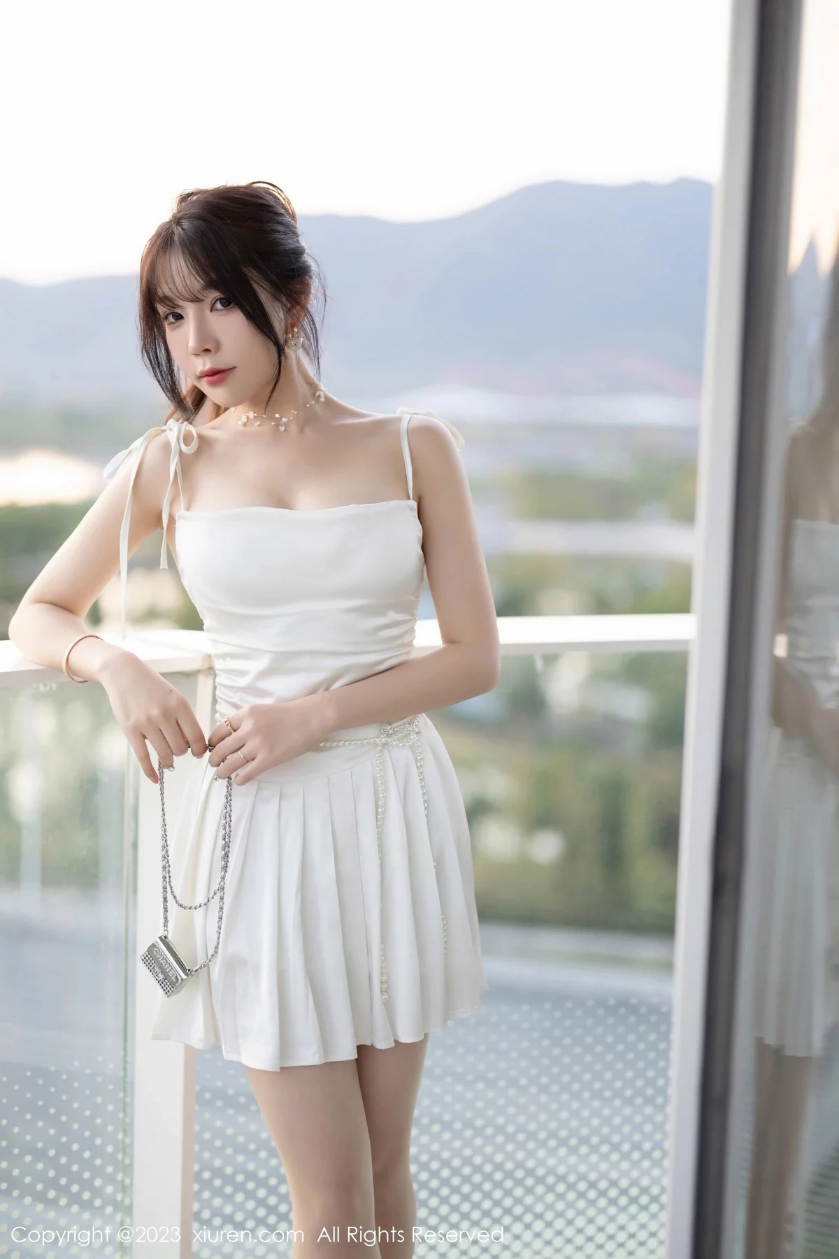 女神徐莉芝Booty白色露肩礼裙配原色丝袜秀曼妙身姿诱惑写真100P-第1章-图片3