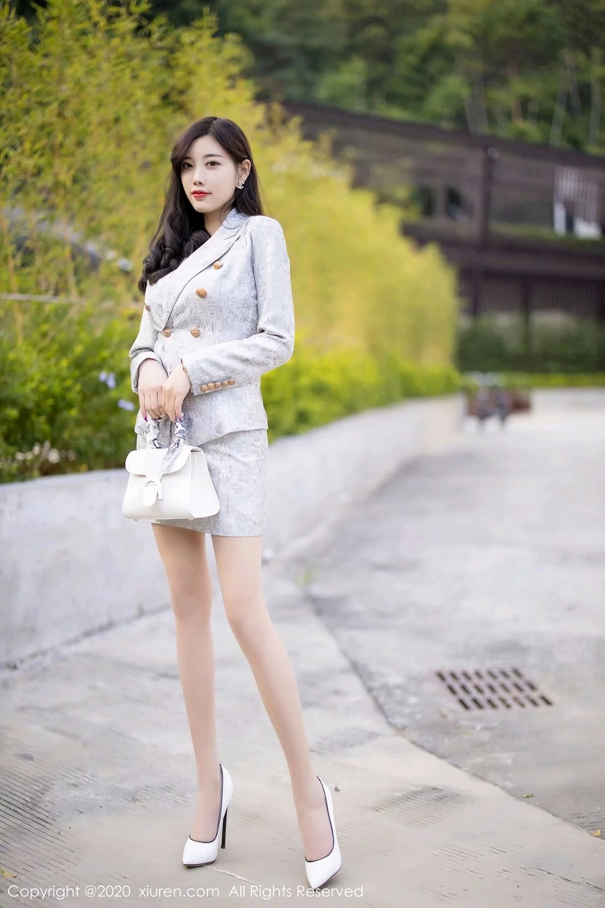 女神杨晨晨sugar户外香车美人主题半脱肉丝裤袜秀翘臀诱惑写真80P-第1章-图片2