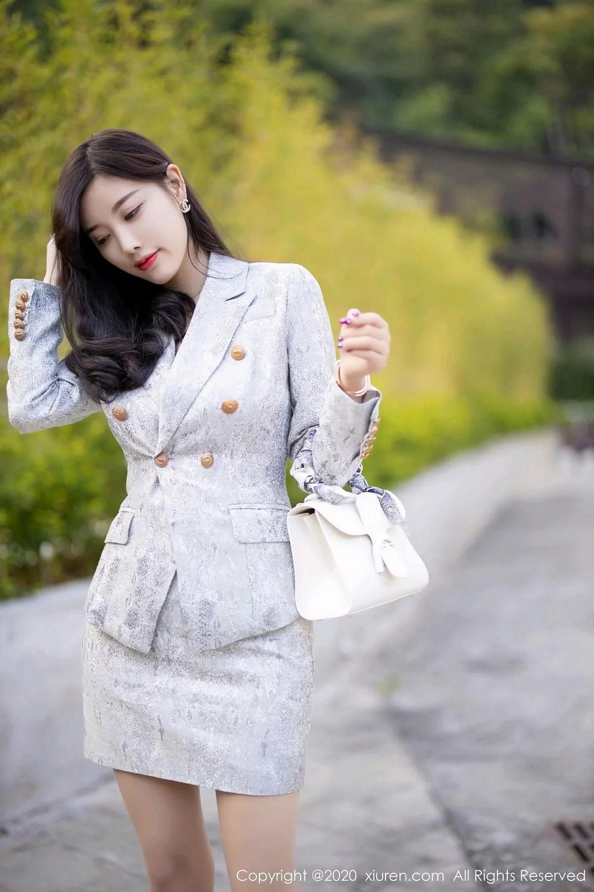 女神杨晨晨sugar户外香车美人主题半脱肉丝裤袜秀翘臀诱惑写真80P-第1章-图片3
