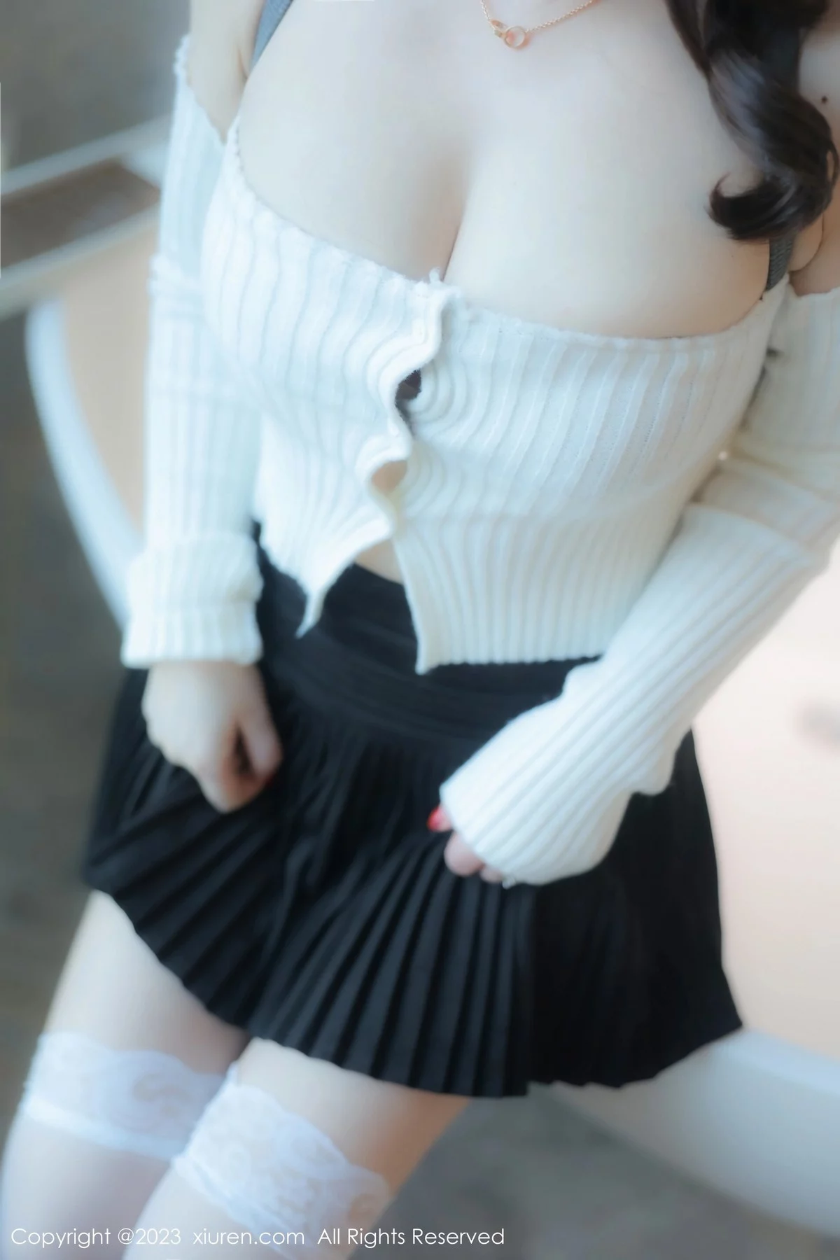 模特诗诗kiki白色露肩上衣配黑短裙露性感白色内衣迷人诱惑写真82P-第1章-图片1