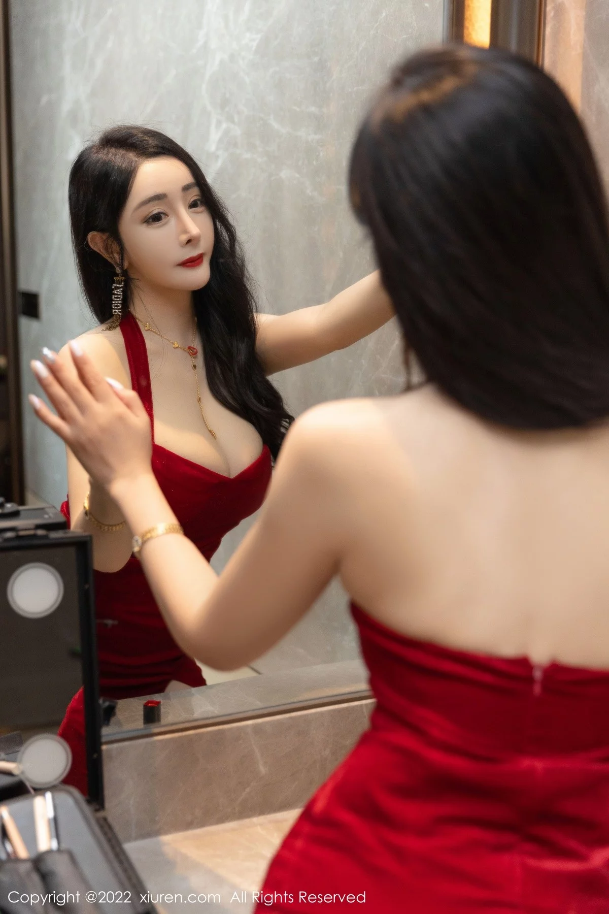 模特允爾三亚旅拍赌场情景主题半脱低胸裙露丰乳肥臀诱惑写真77P-第1章-图片2