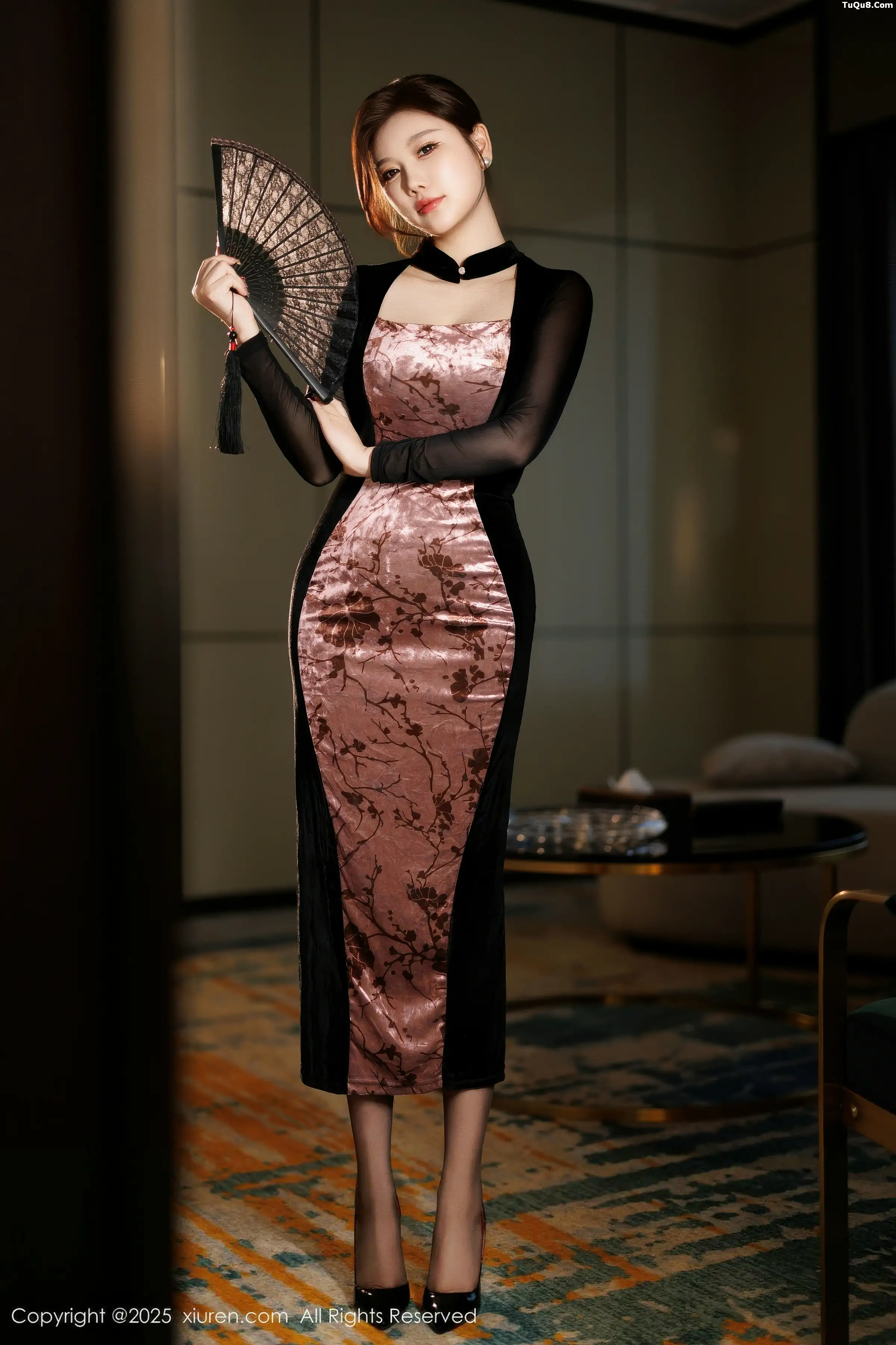 女神CHENCHEN.性感黑色情趣内衣配黑丝袜秀丰腴身材诱惑写真83P-第1章-图片1