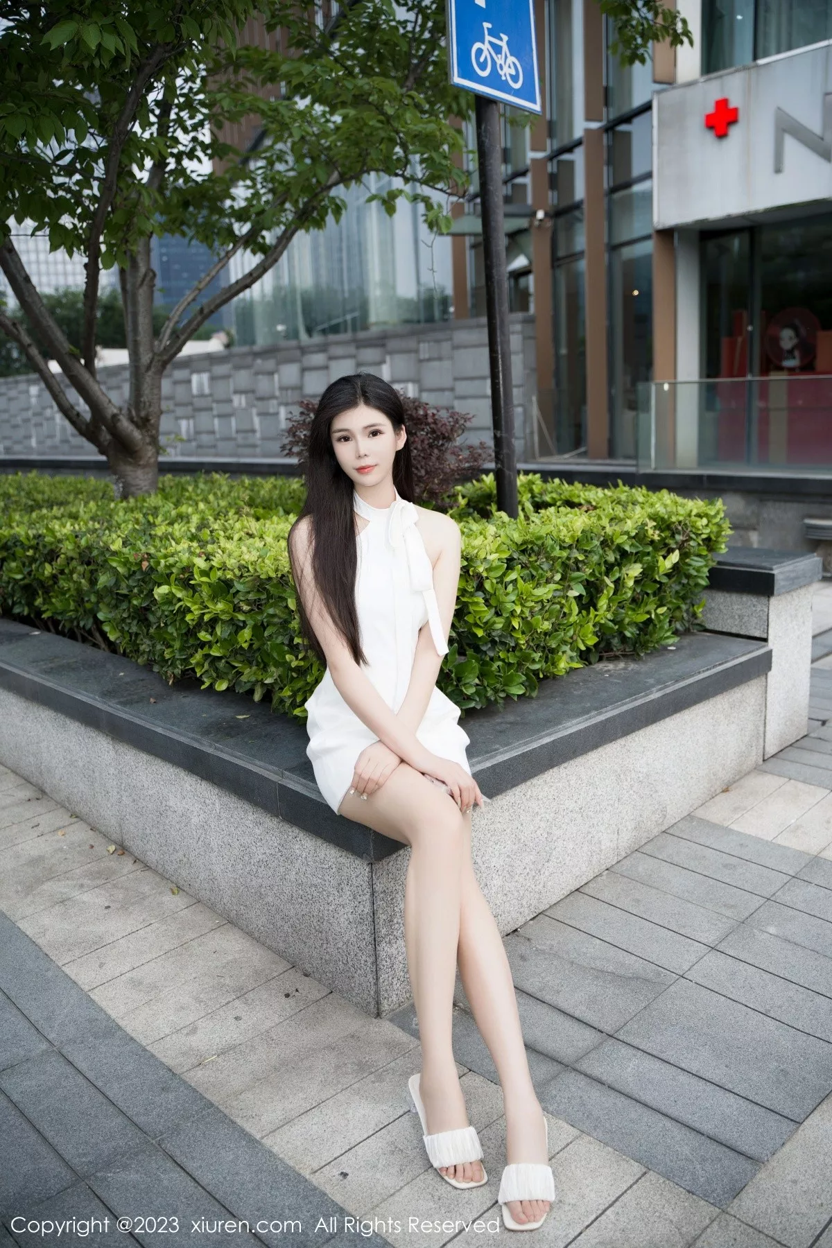 模特雪糕CiCi白色连衣短裙露锁链情趣内衣秀完美身材诱惑写真68P-第1章-图片1