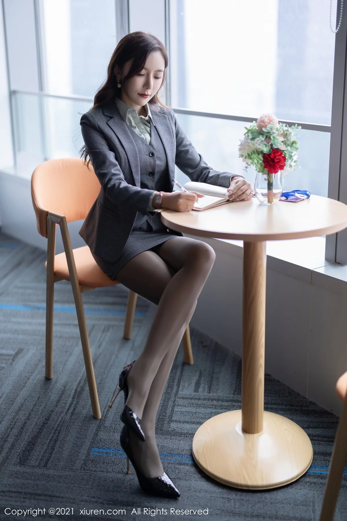女神王馨瑶yanni私房半脱露性感内衣超薄黑丝裤袜完美诱惑写真80P-第1章-图片1