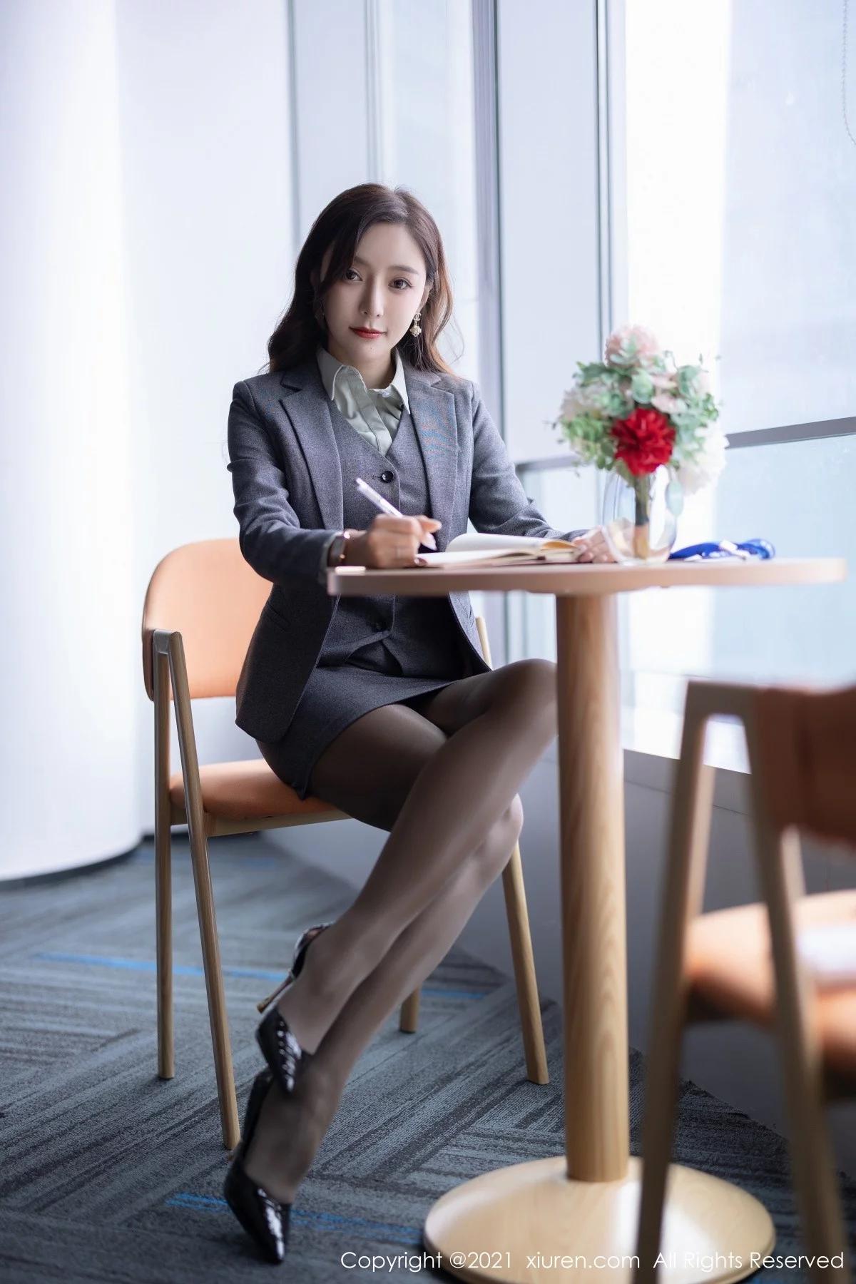 女神王馨瑶yanni私房半脱露性感内衣超薄黑丝裤袜完美诱惑写真80P-第1章-图片3