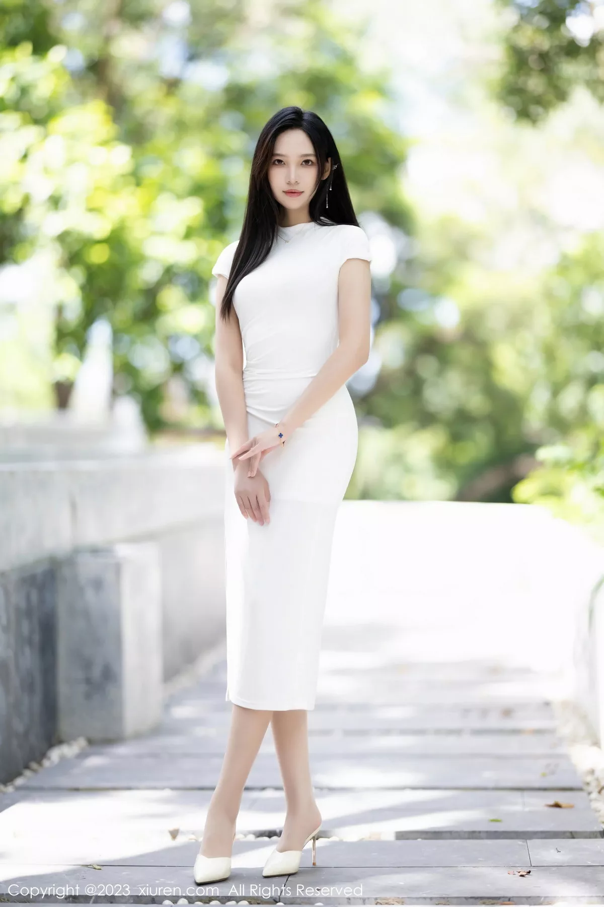 模特郑颖姗Bev性感白色连衣长裙配原色丝袜秀苗条身姿诱惑写真83P-第1章-图片1