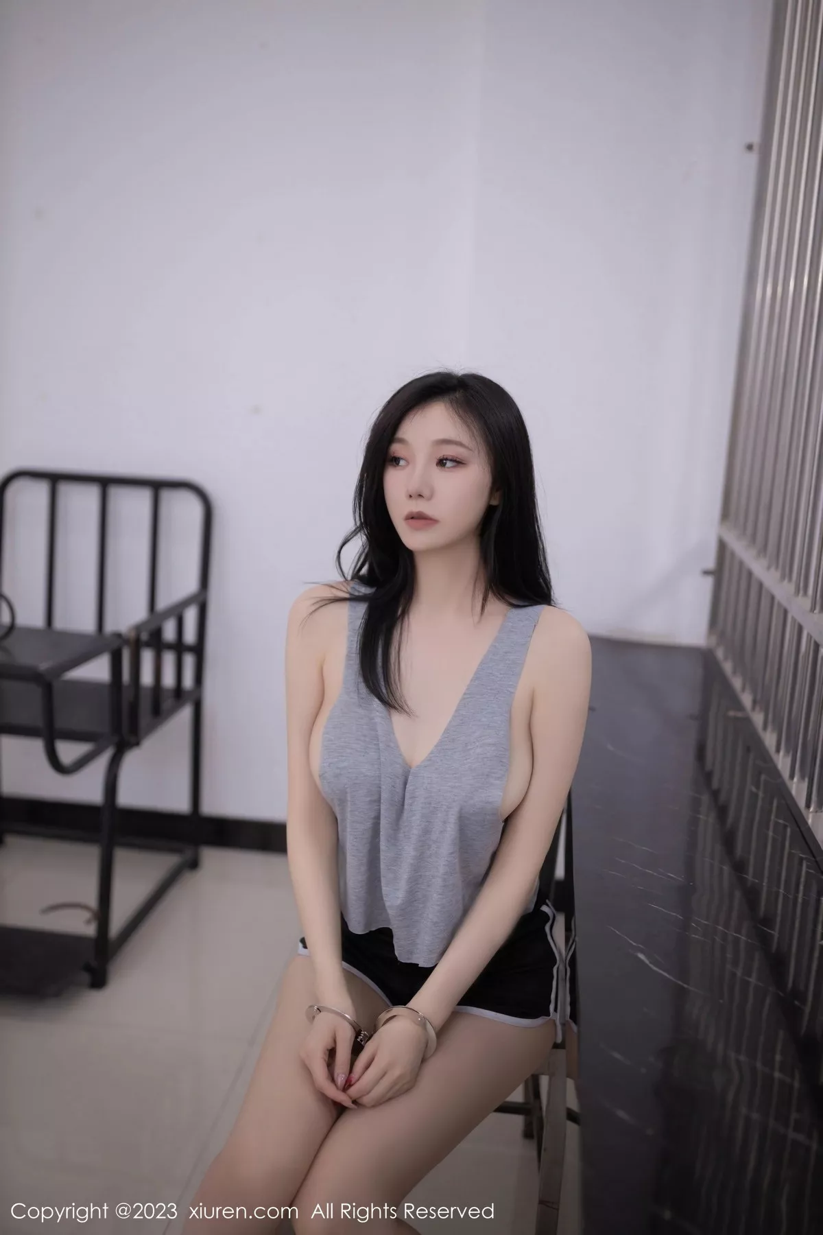 模特安然anran女子审问室主题灰色上衣配黑色短裤完美诱惑写真79P-第1章-图片2