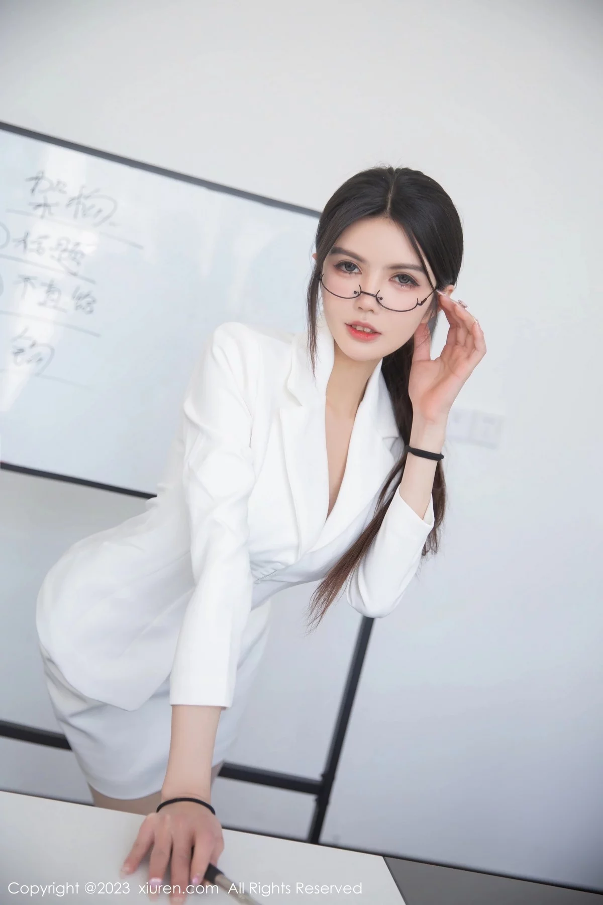 模特媛媛酱belle性感OL露绿灰色蕾丝内衣配白丝袜完美诱惑写真82P-第1章-图片2