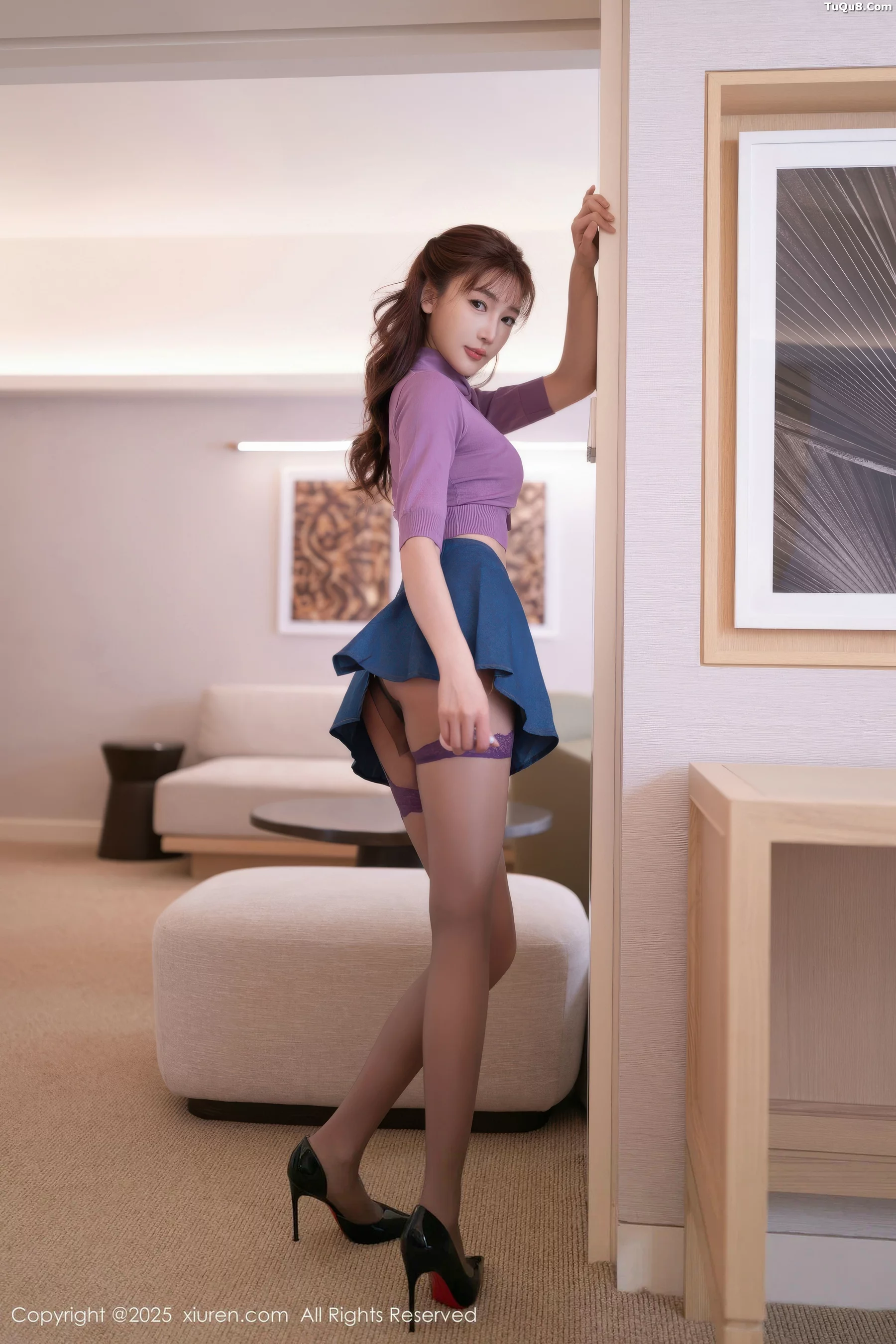 模特陆萱萱性感蓝色短裙露紫色内衣配紫丝吊袜秀美腿诱惑写真70P-第1章-图片2