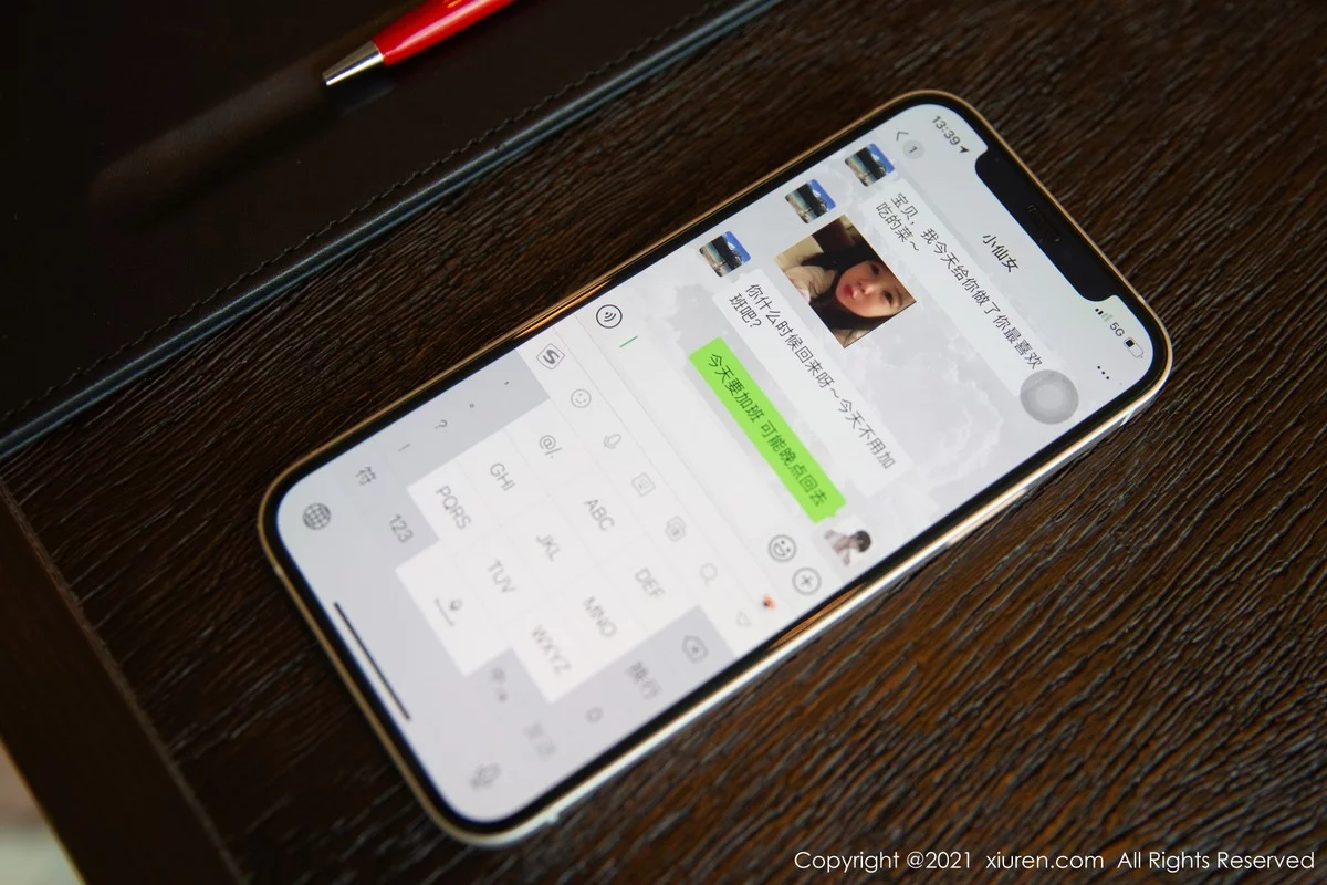 女神杨晨晨Yome私房OL秘书制服半脱露无内肉丝极致诱惑写真88P-第1章-图片1