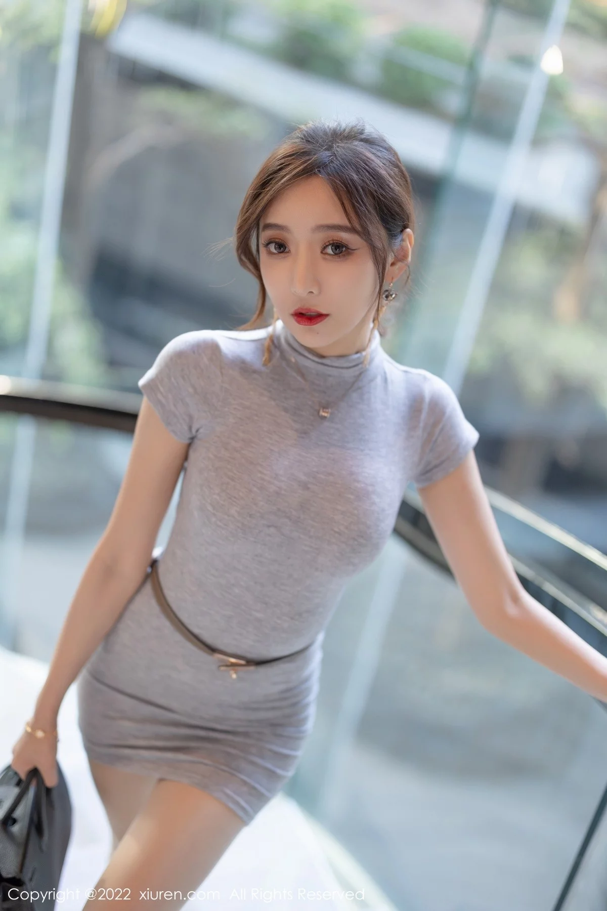 女神王馨瑶yanni灰色连衣裙半撩露超薄肉丝裤袜完美诱惑写真71P-第1章-图片2