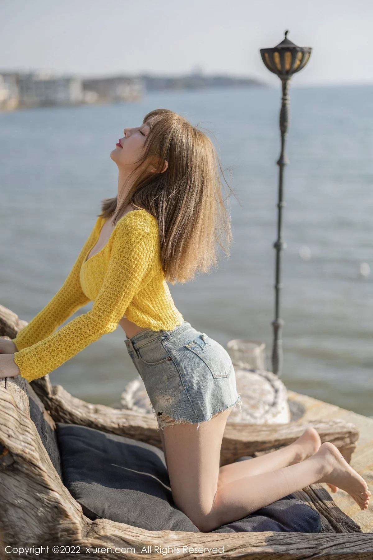 女神王雨纯大理旅拍黄色收身衣配原色丝袜秀豪乳翘臀诱惑写真53P-第1章-图片2