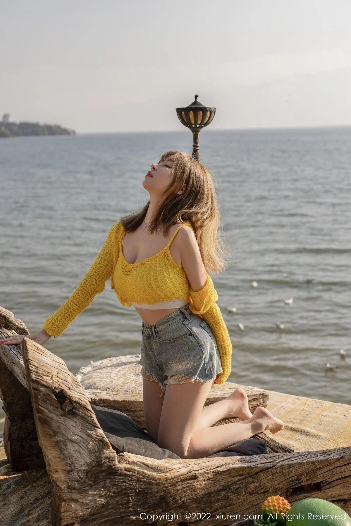 女神王雨纯大理旅拍黄色收身衣配原色丝袜秀豪乳翘臀诱惑写真53P-第1章-图片3