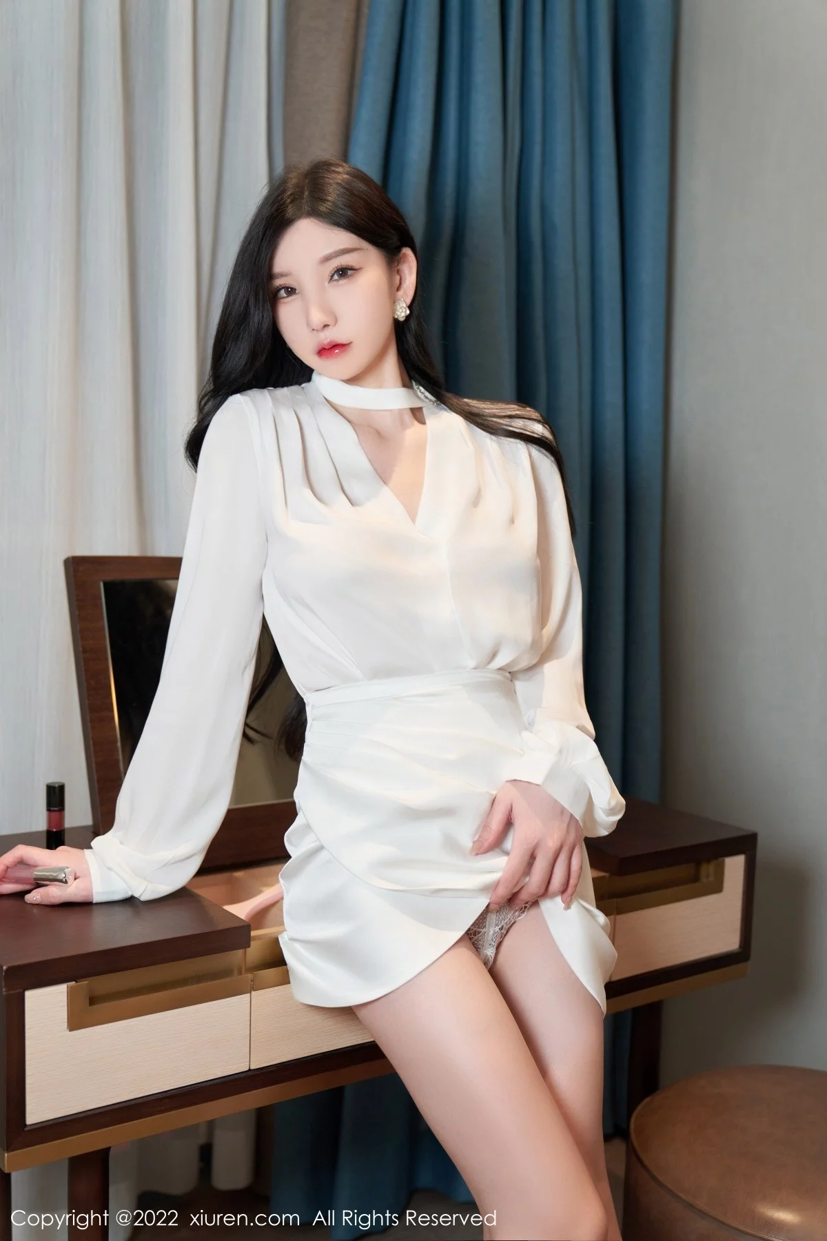 女神周于希Sally私房简约白色服半脱露蕾丝内裤秀翘臀诱惑写真77P-第1章-图片1