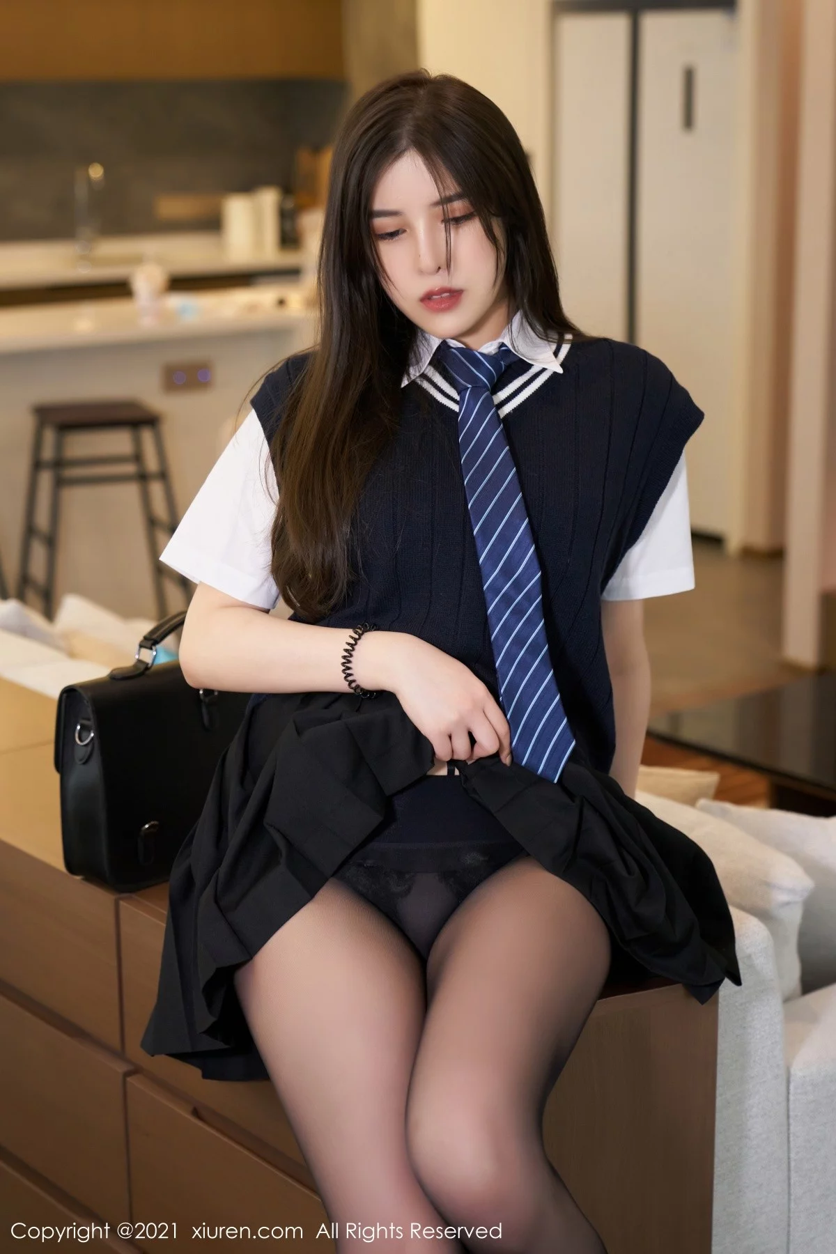 模特韩静安清纯学院制服半脱露超薄黑丝裤袜秀翘臀撩人诱惑写真66P-第1章-图片2