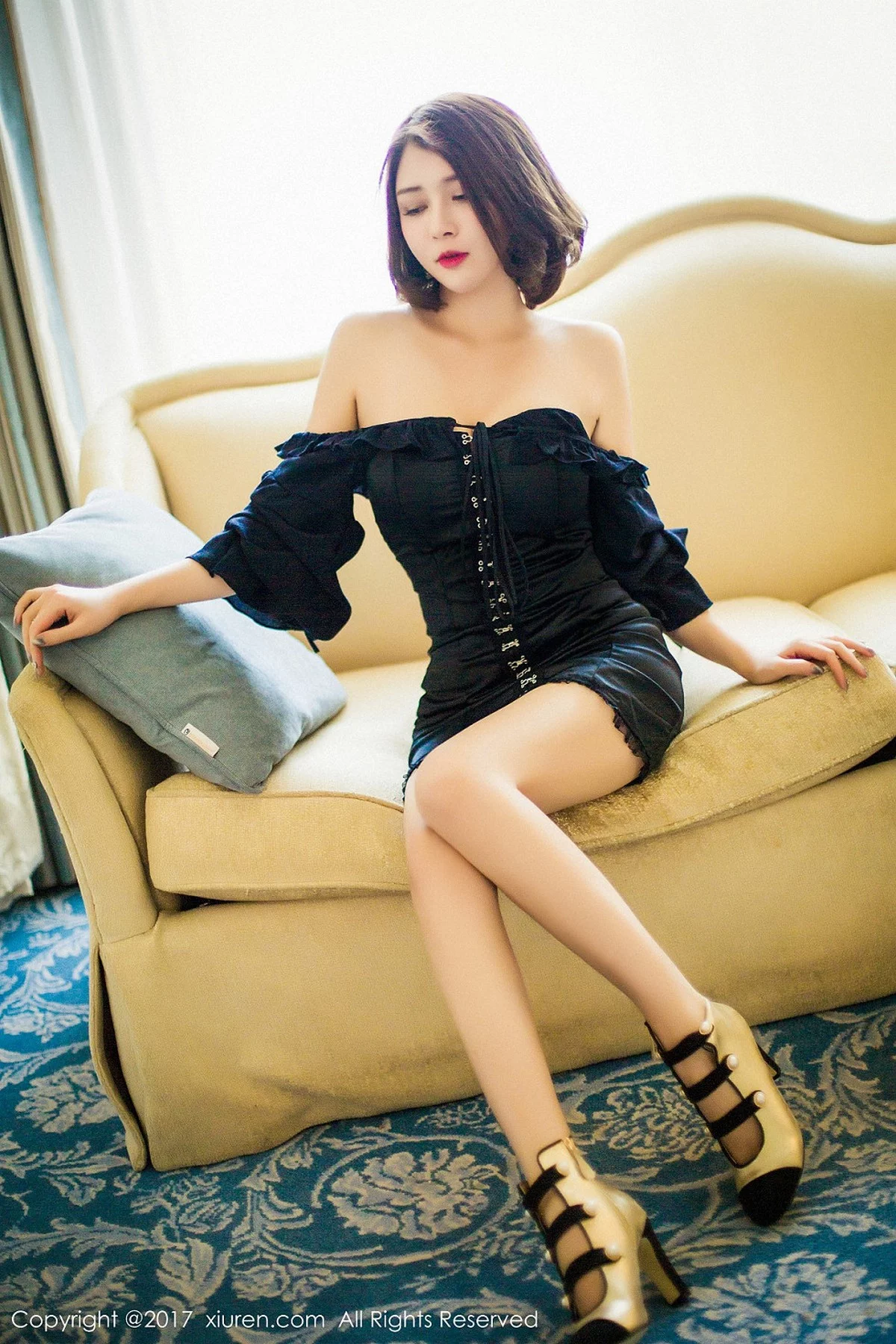 嫩模女神廿十黑色蕾丝睡裙秀完美身材浴室湿身诱惑写真48P-第1章-图片1