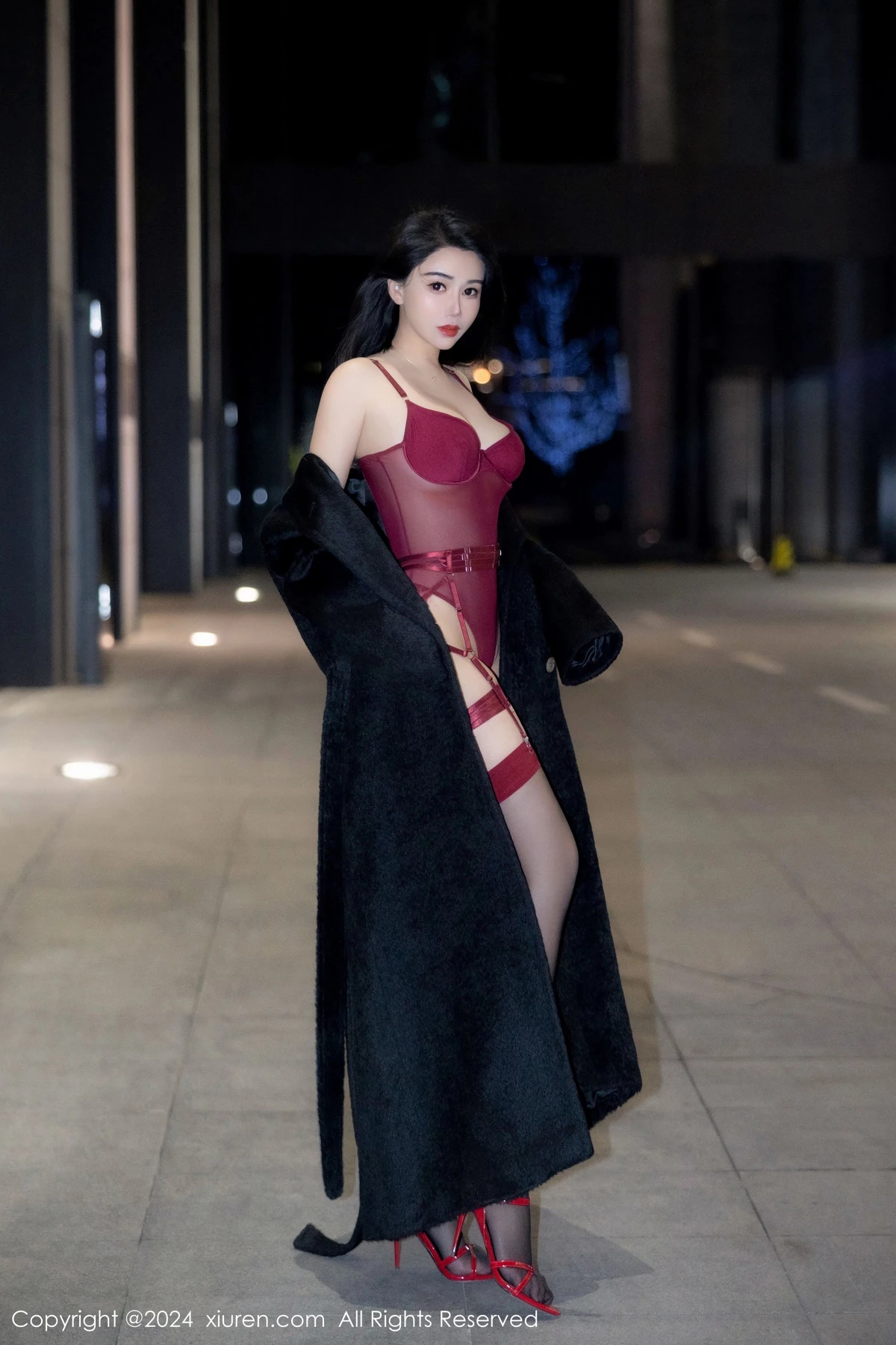 模特李若汐黑色外衣露性感红色情趣服饰配黑丝吊袜迷人诱惑写真85P-第1章-图片3