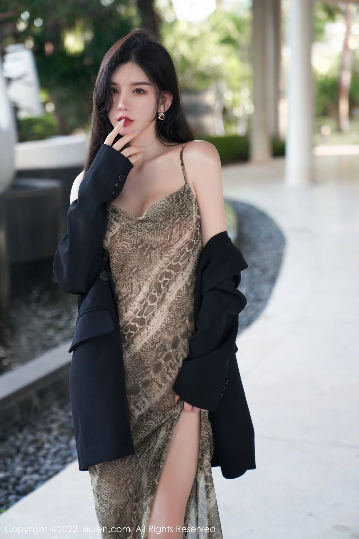 女神周于希Sally三亚旅拍吊带裙配肉丝裤袜秀惹火身材诱惑写真64P-第1章-图片2