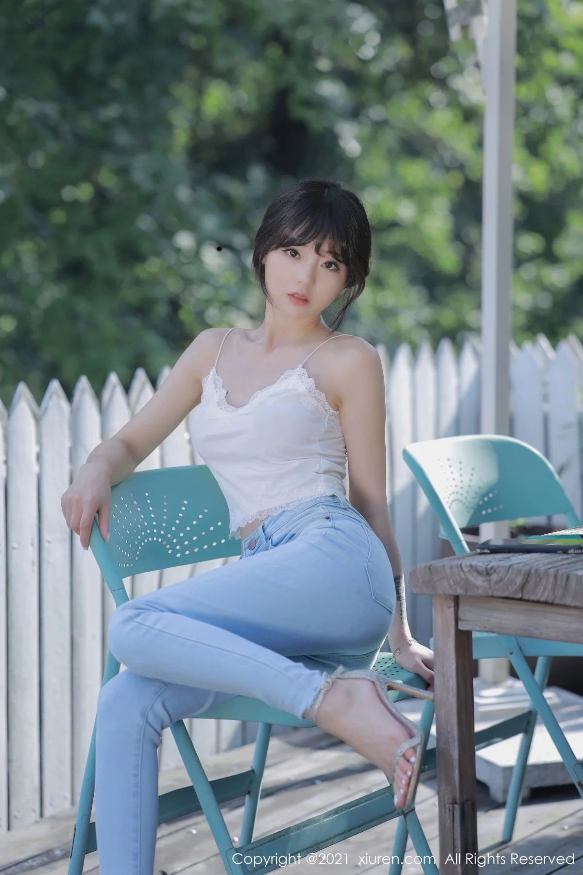 模特佘贝拉Bella澳门旅拍吊带蕾丝睡衣配牛仔裤半脱撩人诱惑写真56P-第1章-图片1