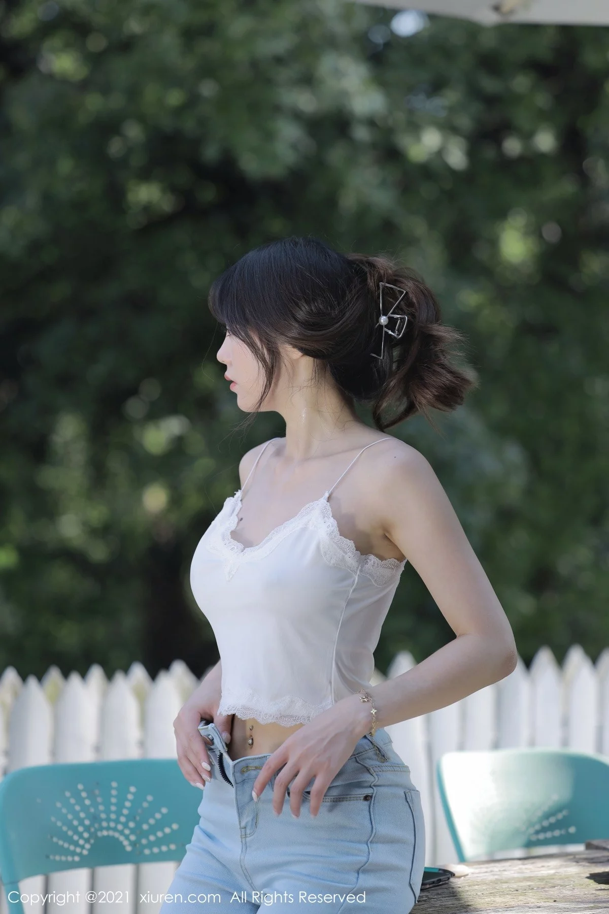 模特佘贝拉Bella澳门旅拍吊带蕾丝睡衣配牛仔裤半脱撩人诱惑写真56P-第1章-图片2