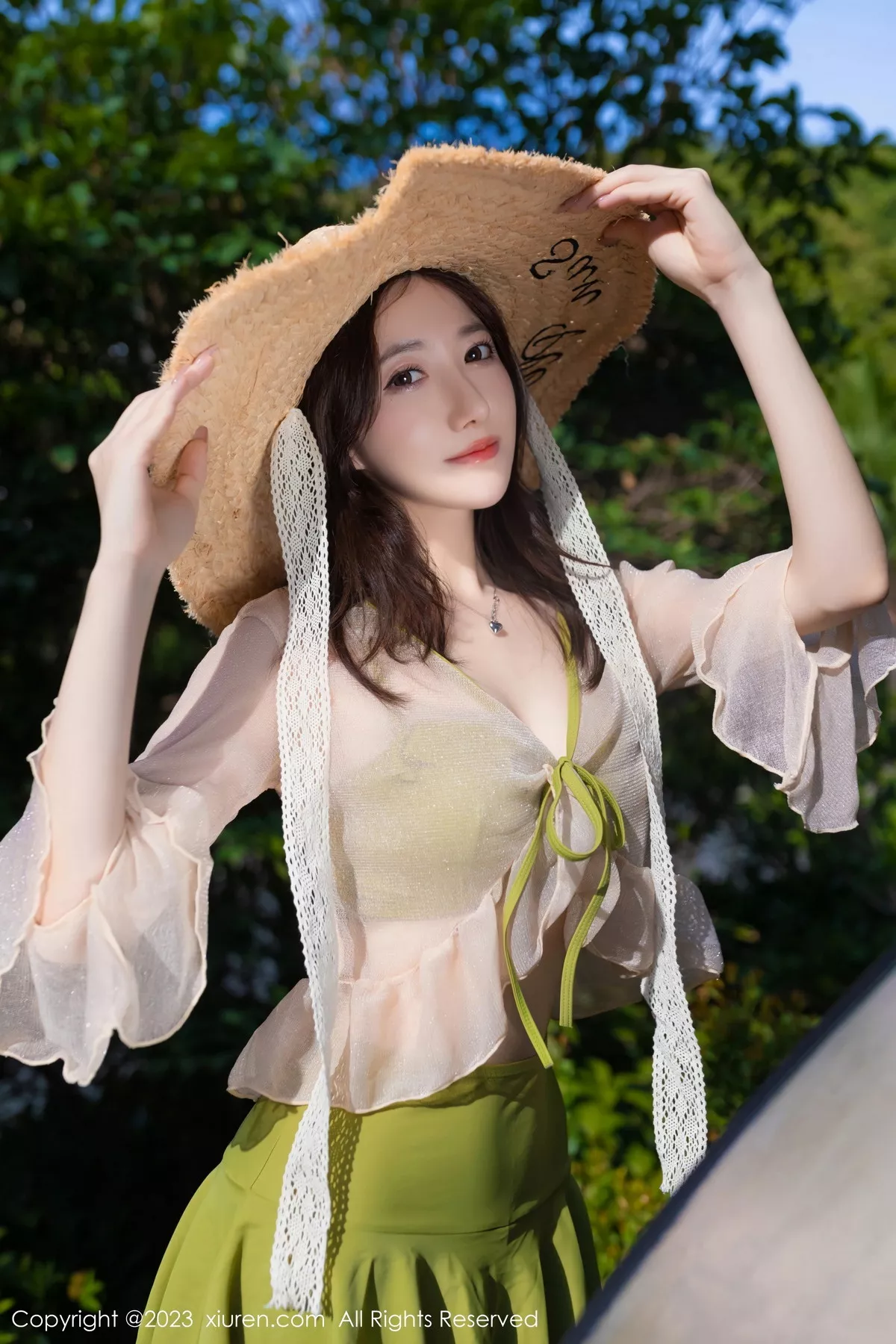 模特鱼子酱Fish泳池场景性感果绿色比基尼秀曼妙身姿诱惑写真80P-第1章-图片1