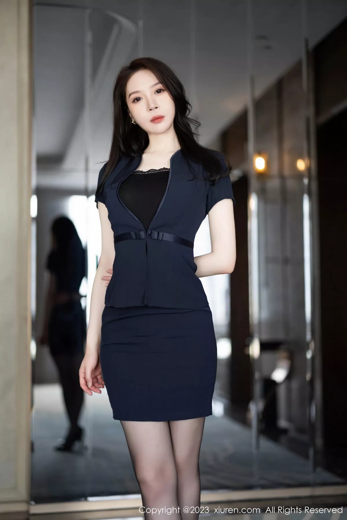 模特梦心玥脱深蓝色制服露性感墨绿内衣配黑丝袜迷人诱惑写真83P-第1章-图片2