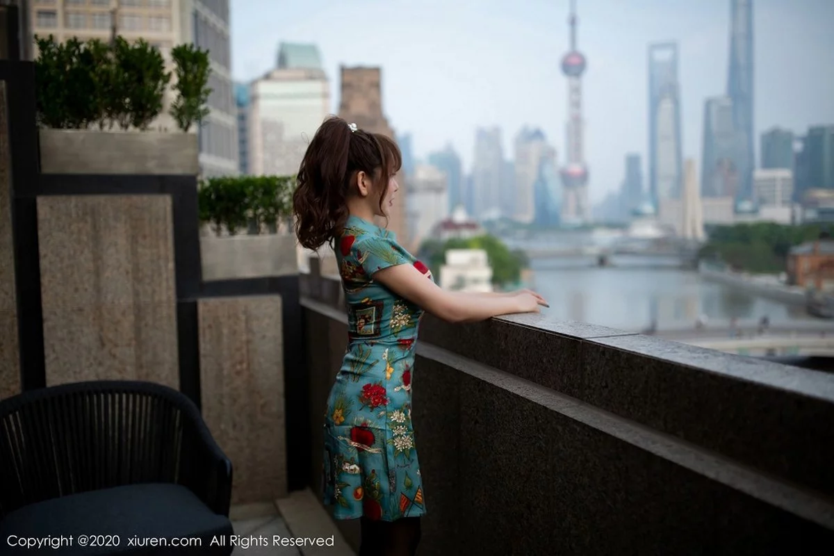 嫩模陶喜乐_lele杭州旅拍脱旗袍露性感内衣开档黑丝裤袜诱惑写真60P-第1章-图片1
