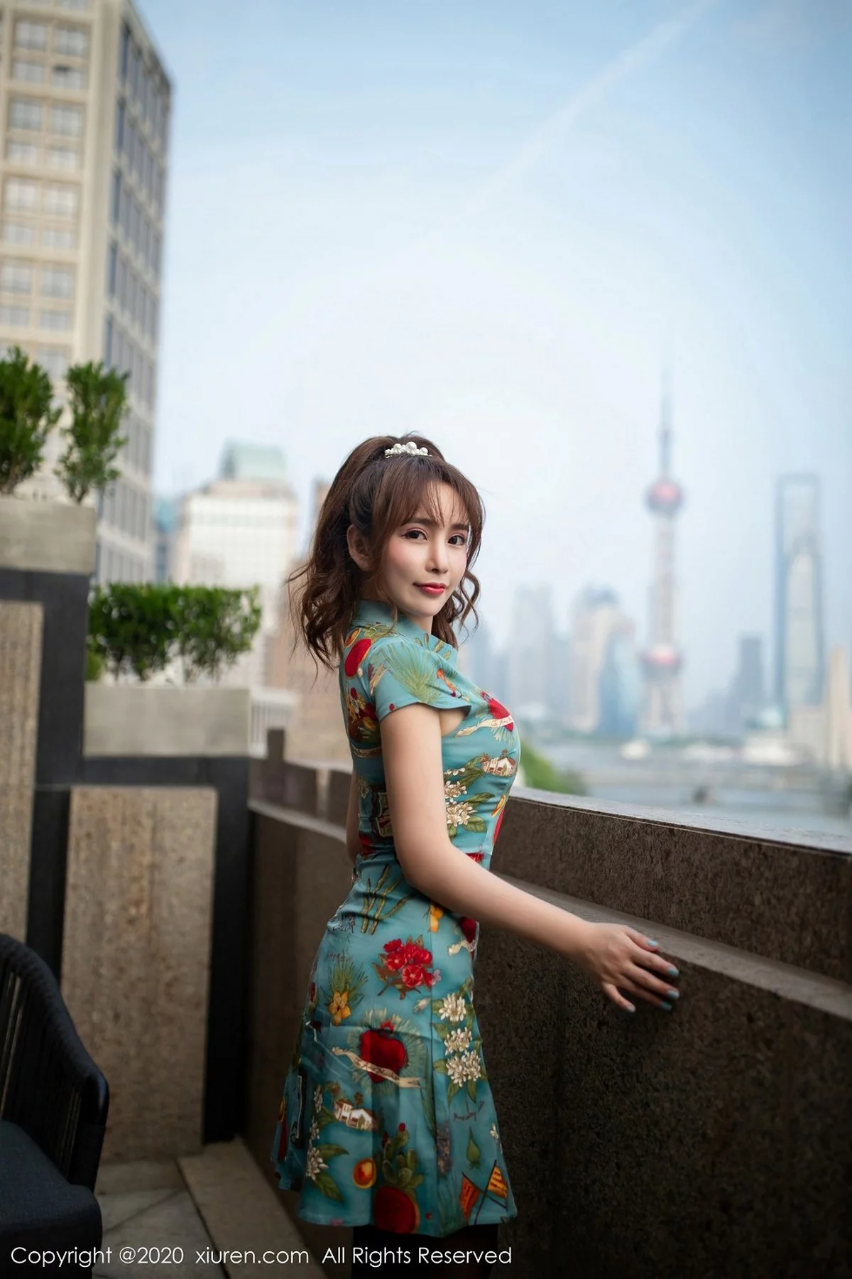 嫩模陶喜乐_lele杭州旅拍脱旗袍露性感内衣开档黑丝裤袜诱惑写真60P-第1章-图片2