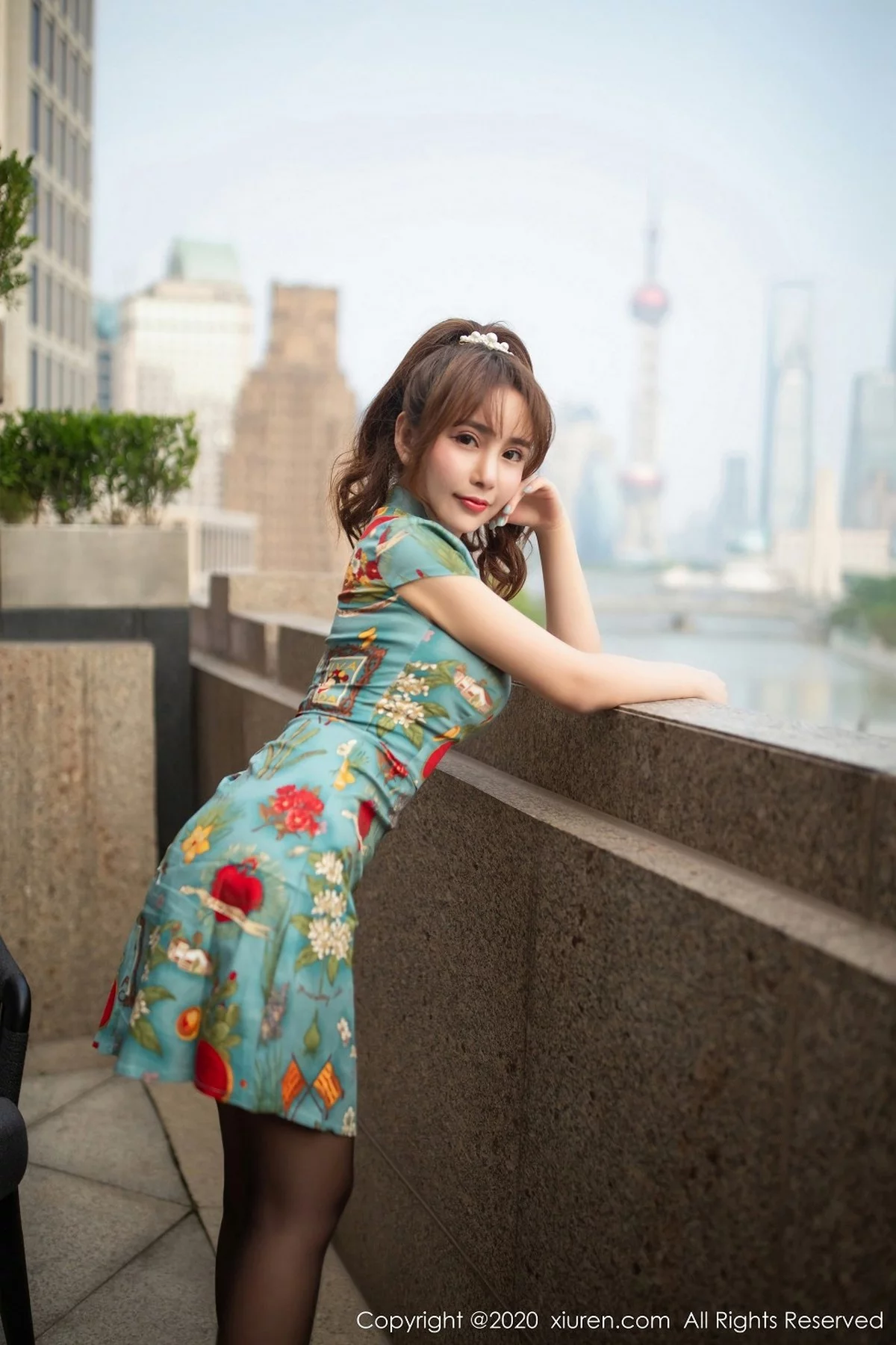 嫩模陶喜乐_lele杭州旅拍脱旗袍露性感内衣开档黑丝裤袜诱惑写真60P-第1章-图片3