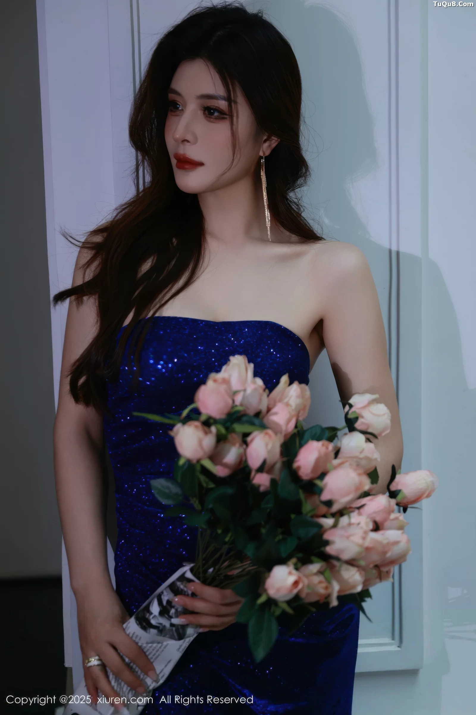 模特阿依莎性感蓝色连衣裙露蓝色内衣配黑丝袜秀曼妙身材诱惑写真71P-第1章-图片1