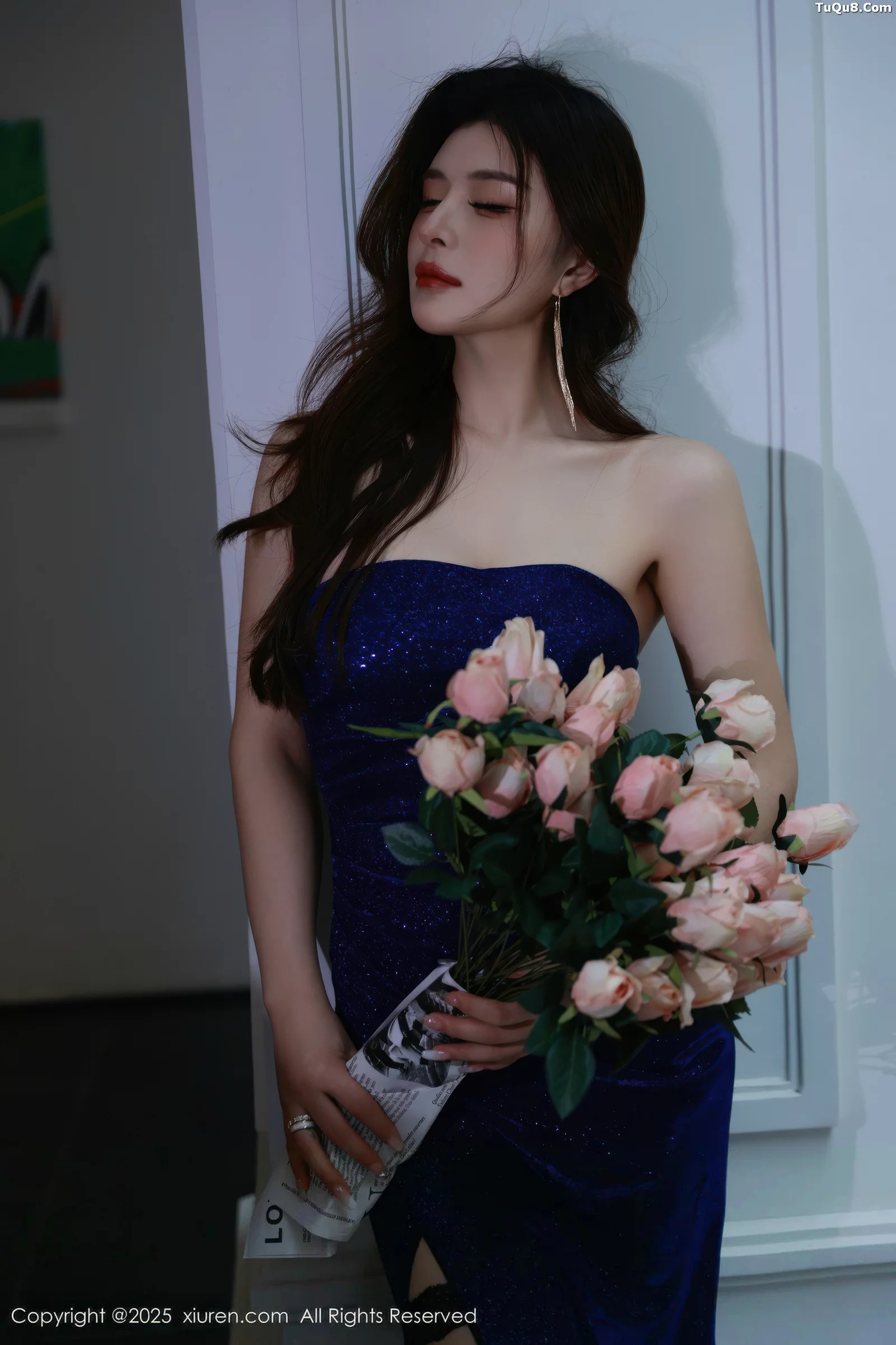 模特阿依莎性感蓝色连衣裙露蓝色内衣配黑丝袜秀曼妙身材诱惑写真71P-第1章-图片2