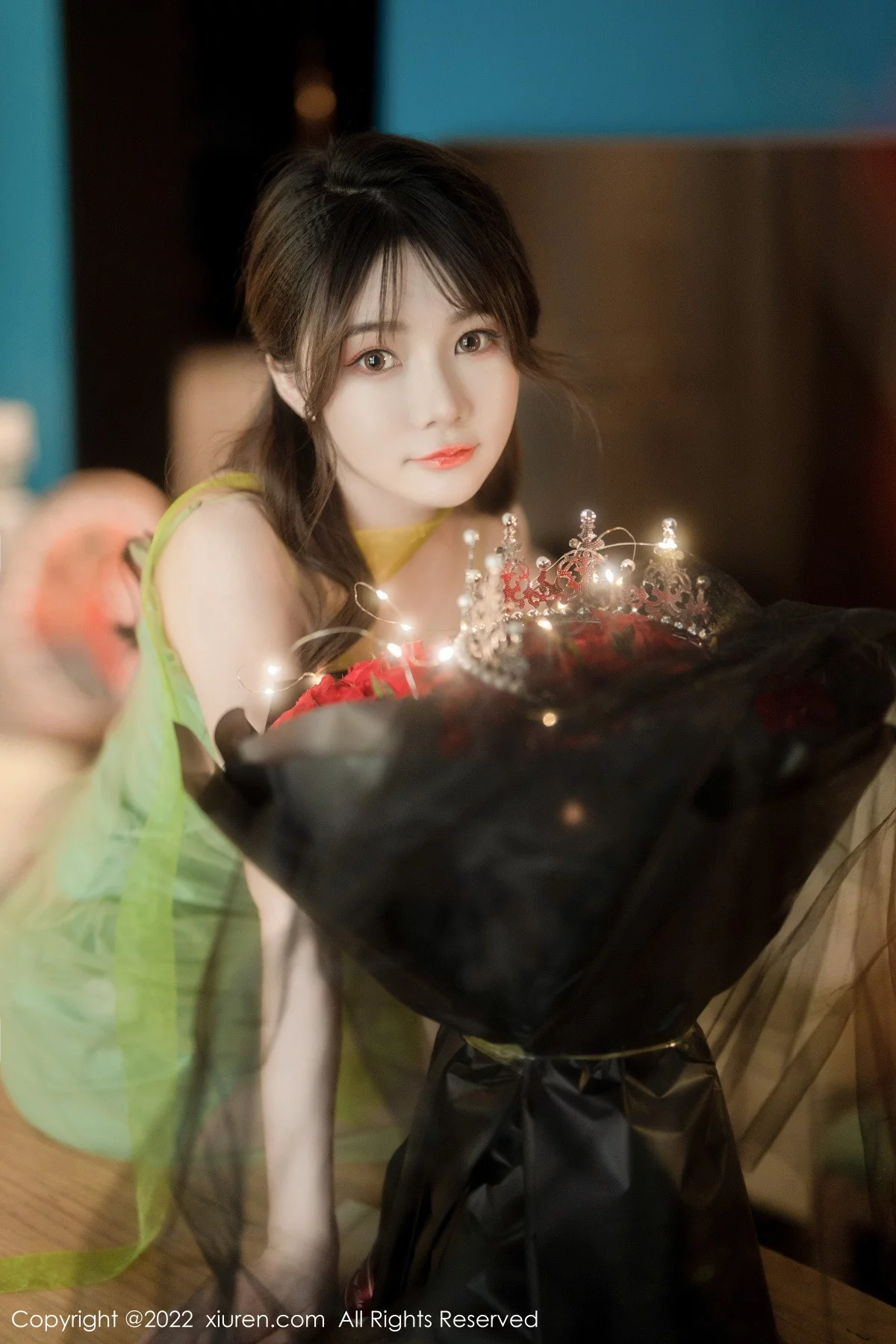 模特婠婠么私房性感淡绿色连衣裙秀曼妙身姿白嫩美腿诱惑写真85P-第1章-图片1