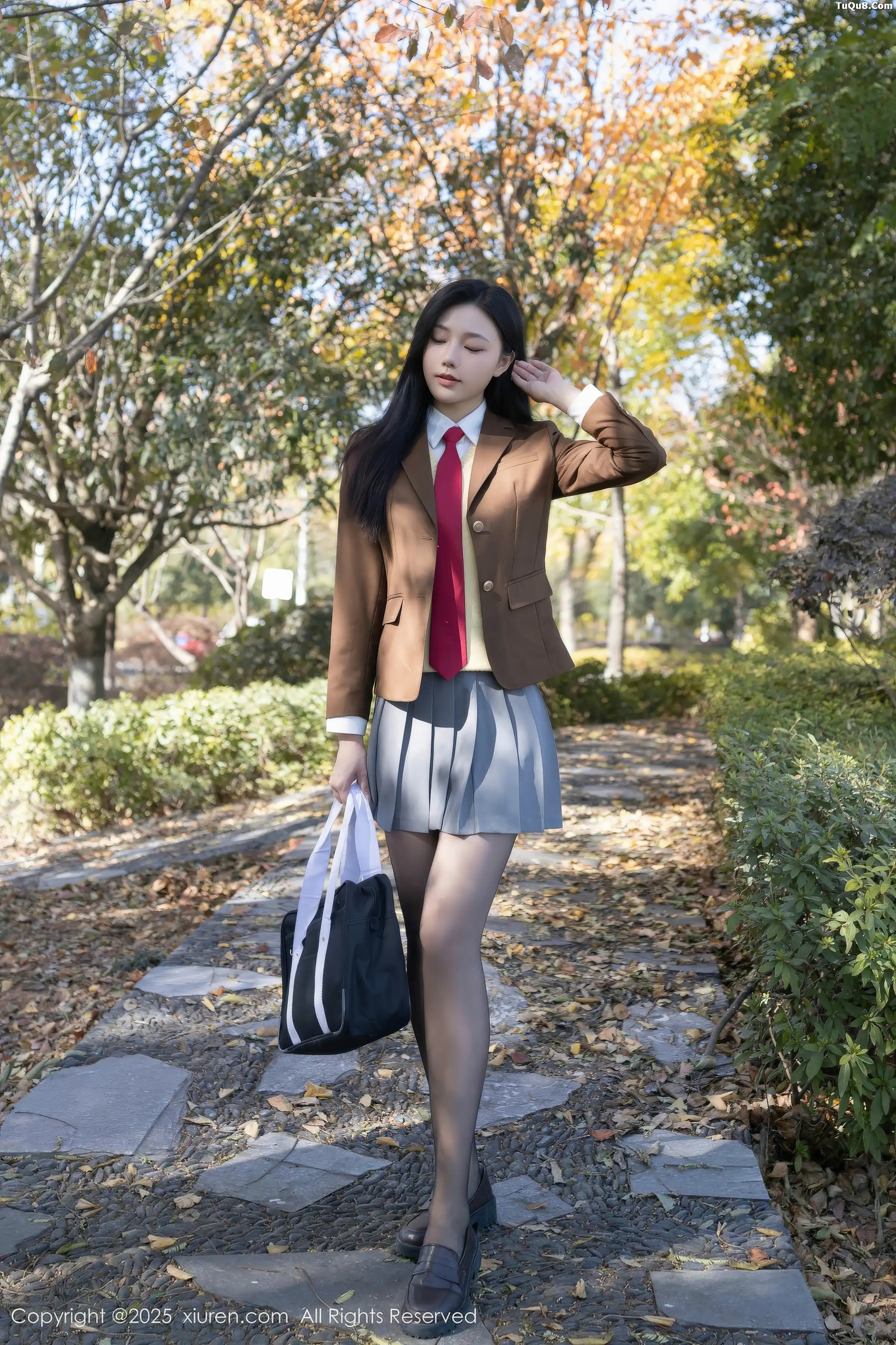 模特安然anran性感学生装扮百褶短裙配开档黑丝秀美腿诱惑写真77P-第1章-图片1