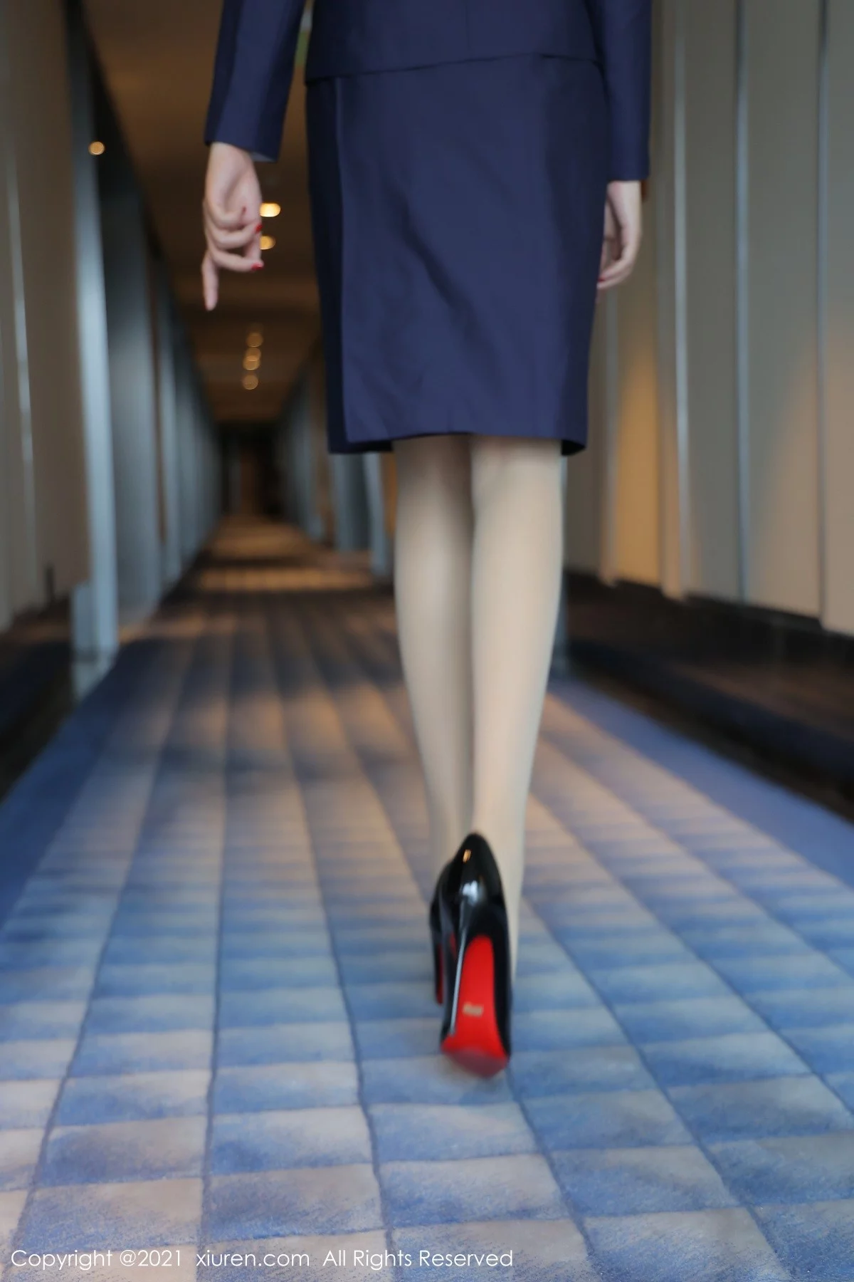 模特田冰冰三亚旅拍空姐制服主题蕾丝内衣配肉丝裤袜诱惑写真69P-第1章-图片3