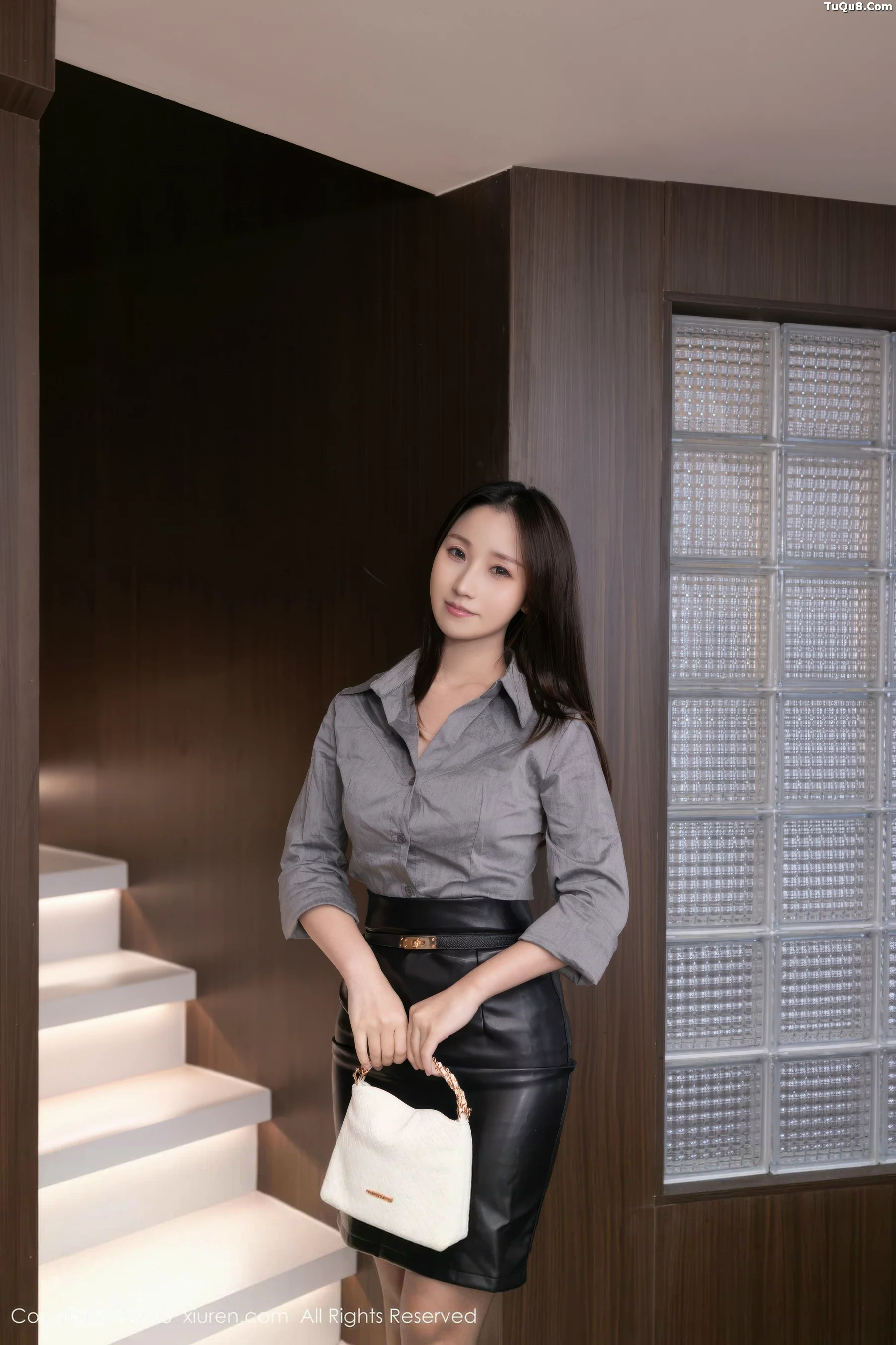 模特杏子Yada性感灰色衬衫露黑色情趣内衣秀曼妙身姿诱惑写真83P-第1章-图片1