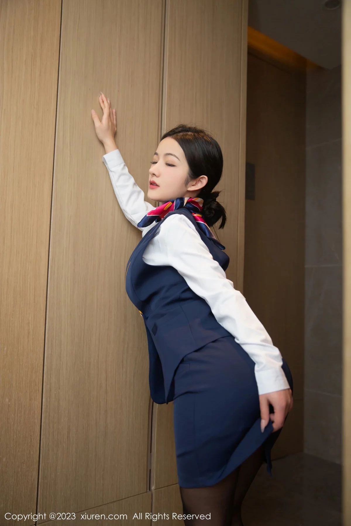 模特谭小灵性感空姐制服露暖灰色蕾丝内衣秀惹火身材诱惑写真76P-第1章-图片3