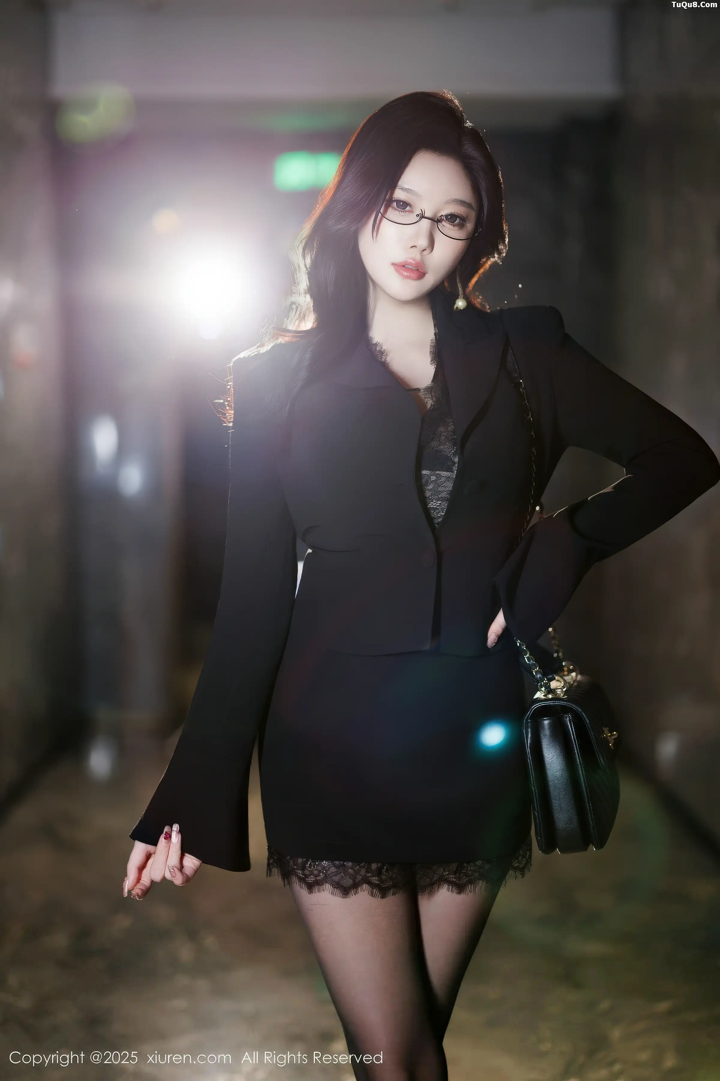 女神CHENCHEN.性感黑色情趣内衣配超薄黑丝秀丰腴身材诱惑写真81P-第1章-图片2