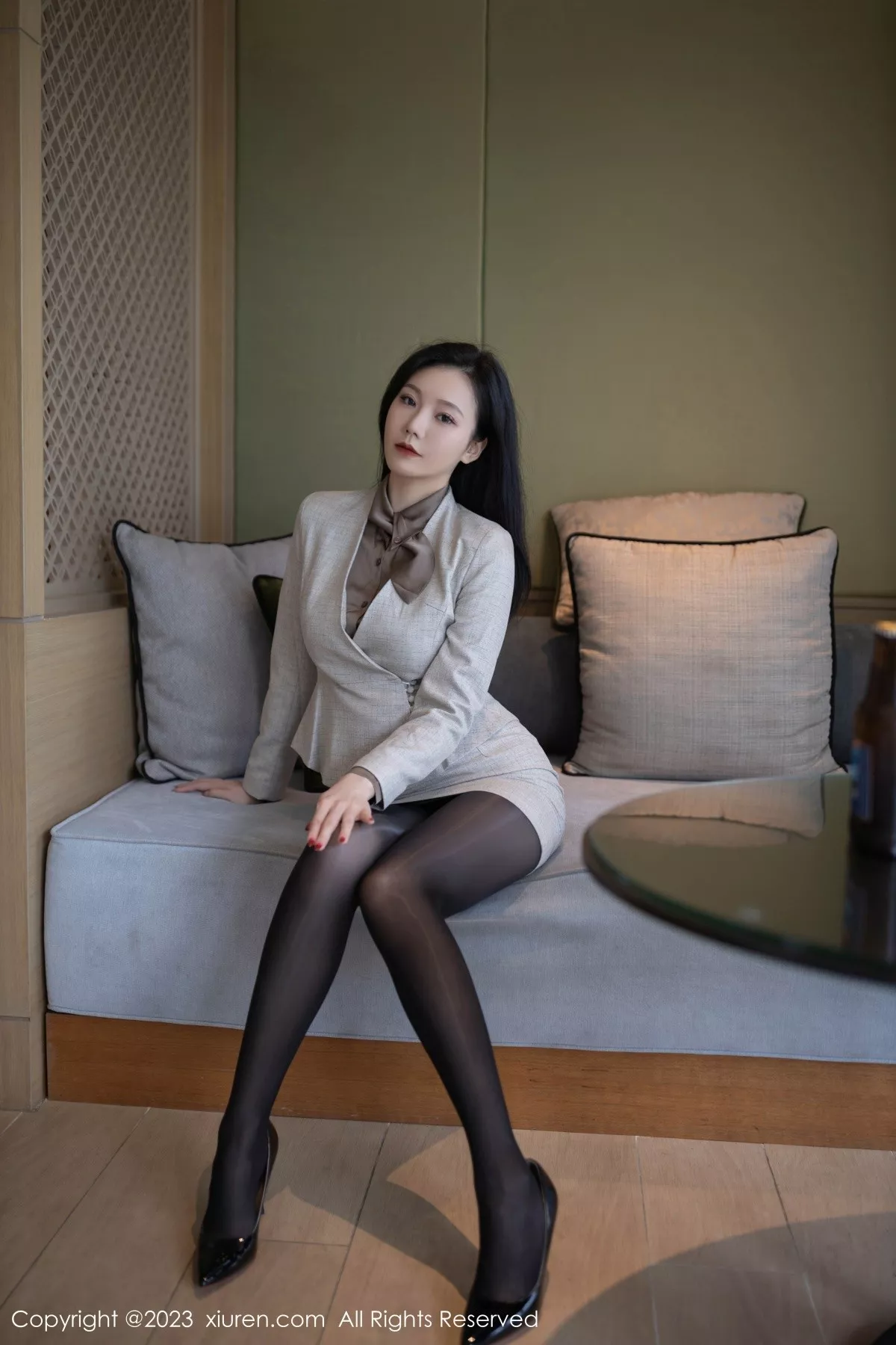 模特安然anran灰色职业Ol装露红色蕾丝内衣秀曼妙身姿诱惑写真79P-第1章-图片3