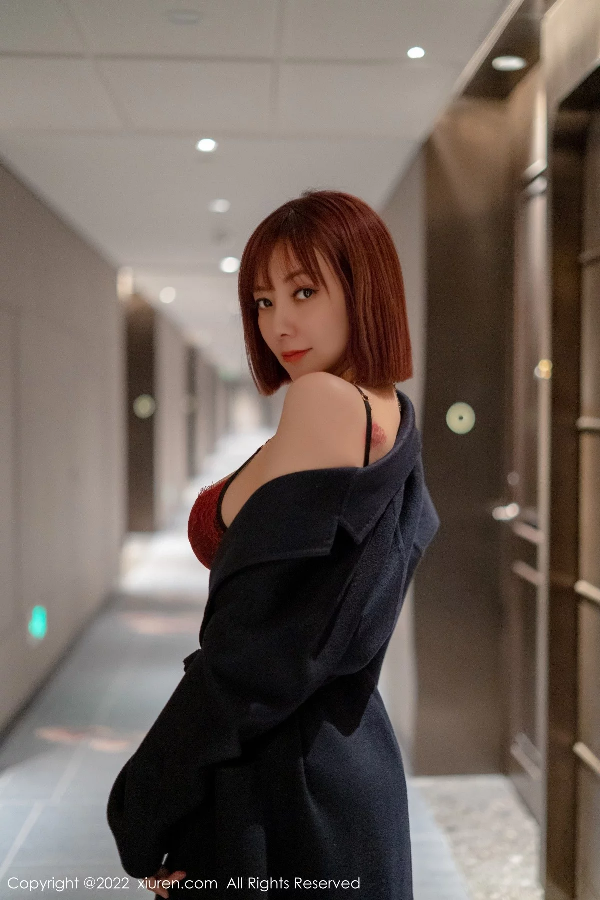 御姐果儿Victoria西双版纳旅拍半脱露蕾丝内衣黑丝吊袜诱惑写真53P-第1章-图片3