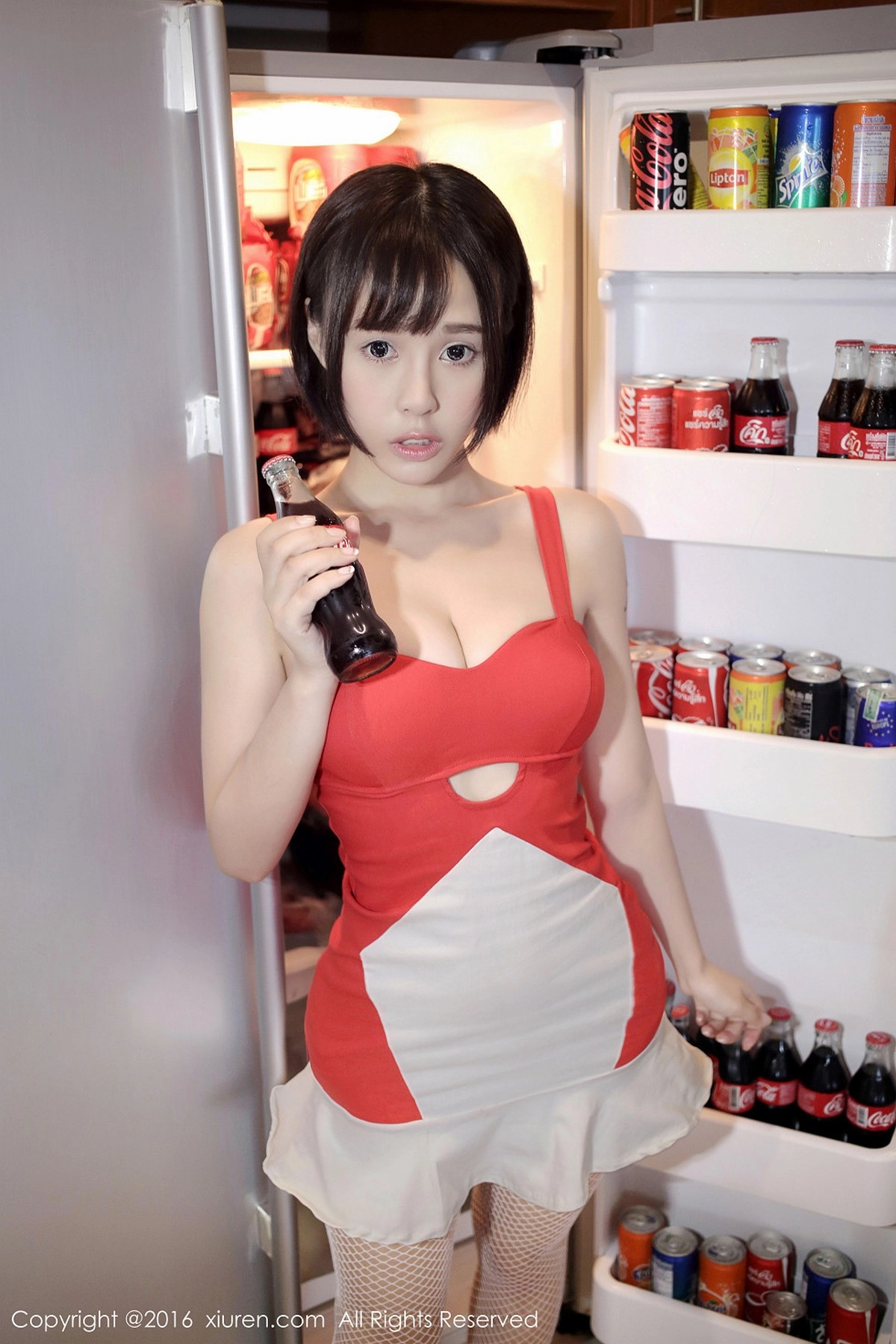 嫩模Evelyn艾莉苏梅岛旅拍性感小红裙秀白丝渔网腿袜写真40P-第1章-图片1