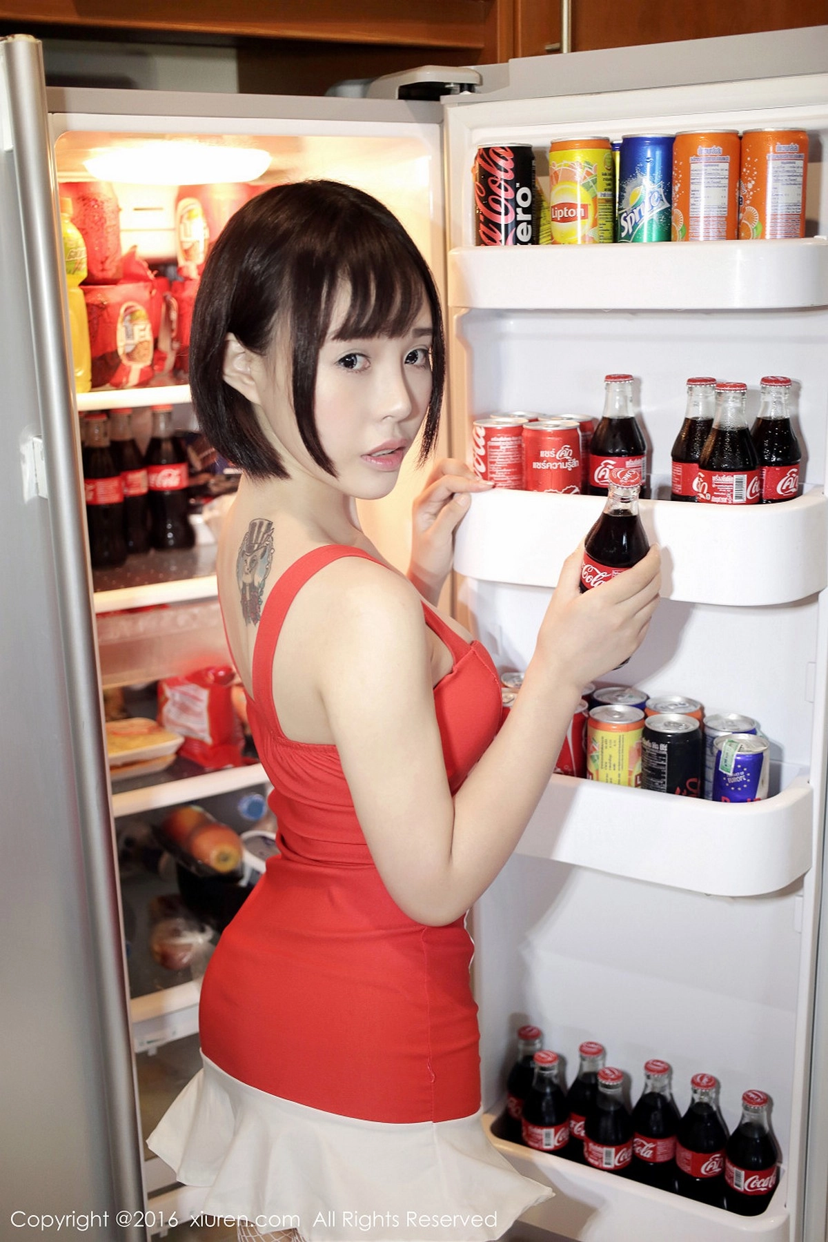 嫩模Evelyn艾莉苏梅岛旅拍性感小红裙秀白丝渔网腿袜写真40P-第1章-图片3