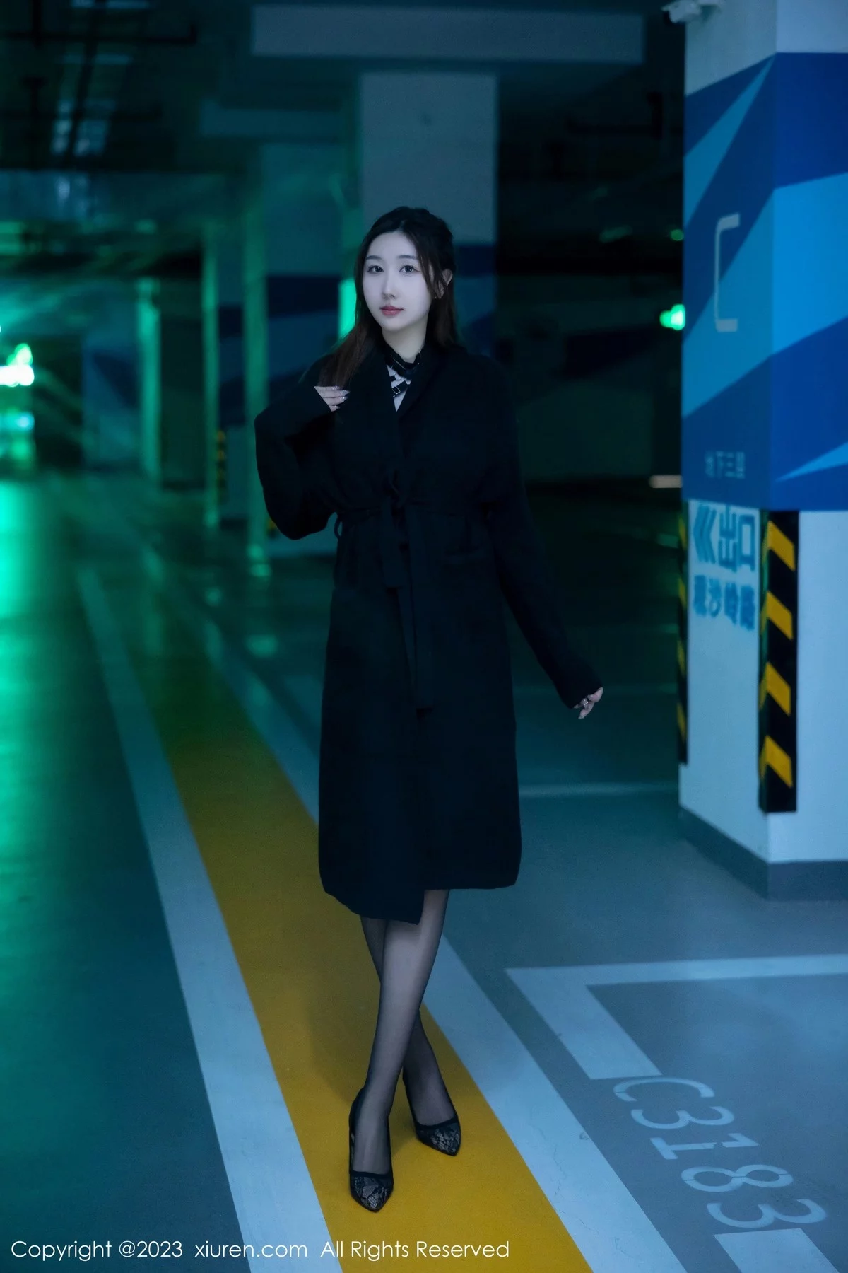 模特江真真性感黑色薄透情趣内衣配黑丝吊袜秀惹火身材诱惑写真88P-第1章-图片1