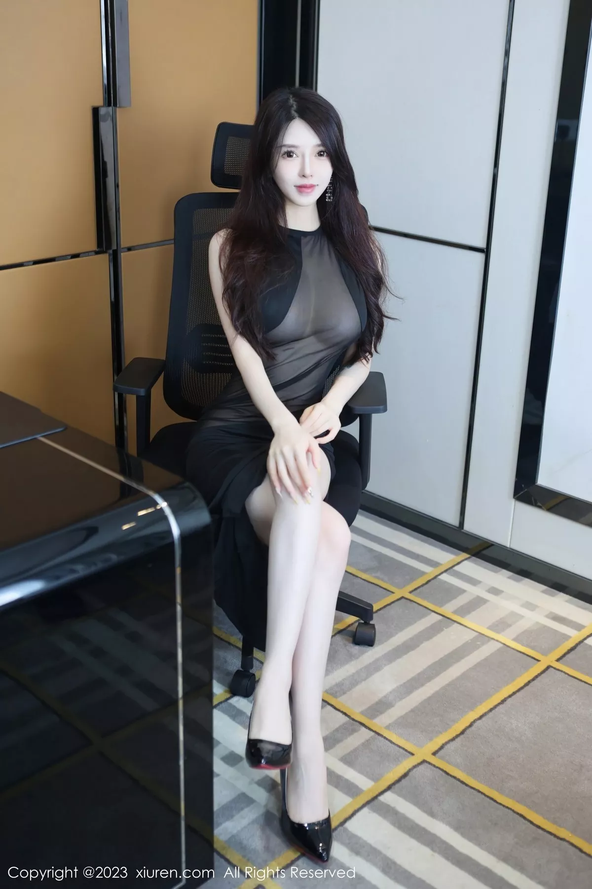 模特玉兔miki性感黑色薄纱连衣裙配超薄无内黑丝秀翘臀诱惑写真81P-第1章-图片1