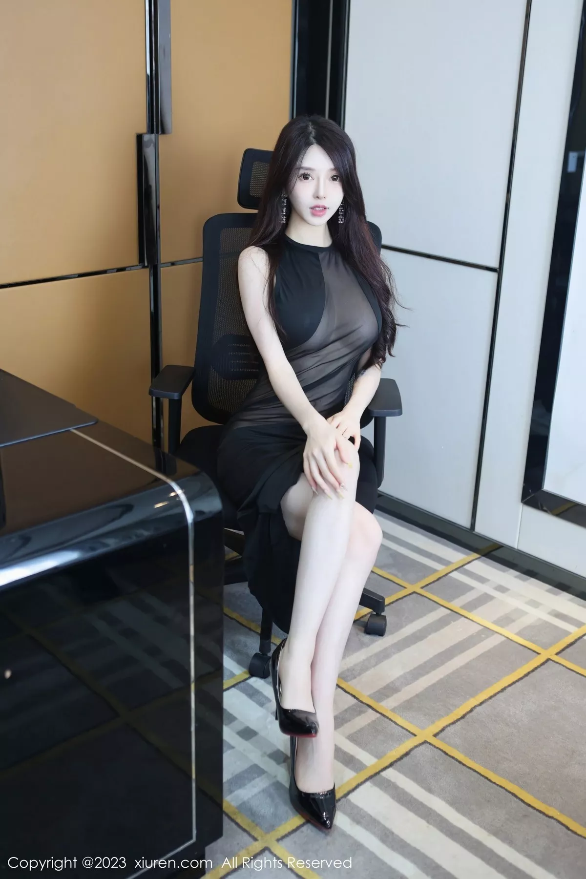 模特玉兔miki性感黑色薄纱连衣裙配超薄无内黑丝秀翘臀诱惑写真81P-第1章-图片2