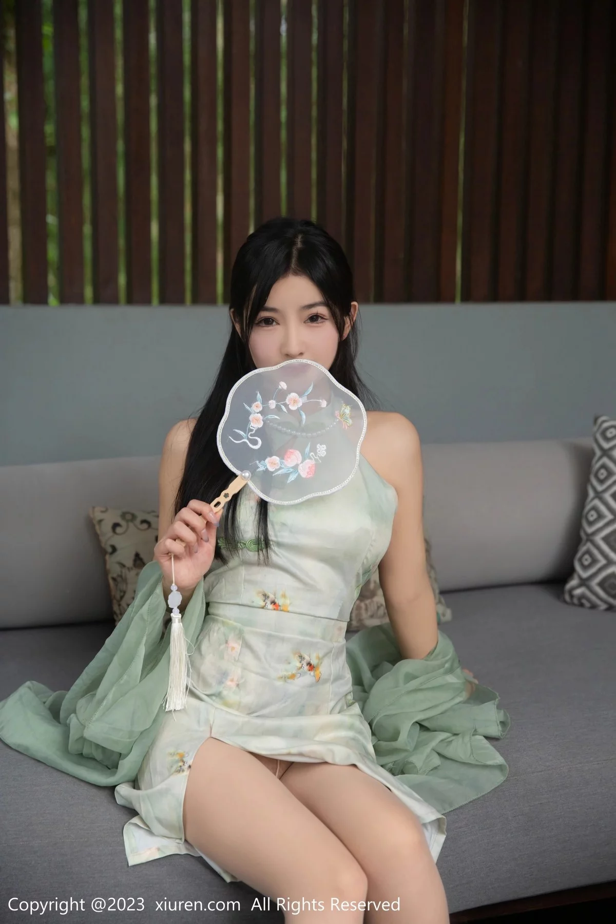 模特谭小灵水中场景墨绿古装薄纱服饰配薄透肉丝惹火诱惑写真80P-第1章-图片2